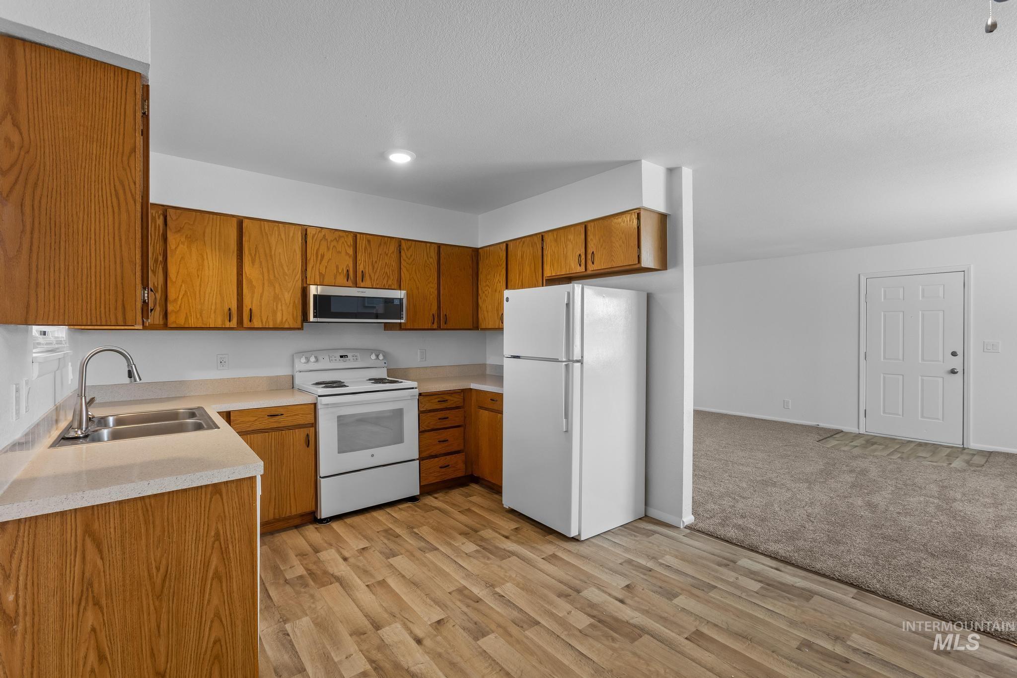 210 N Park Ave Property Photo 11