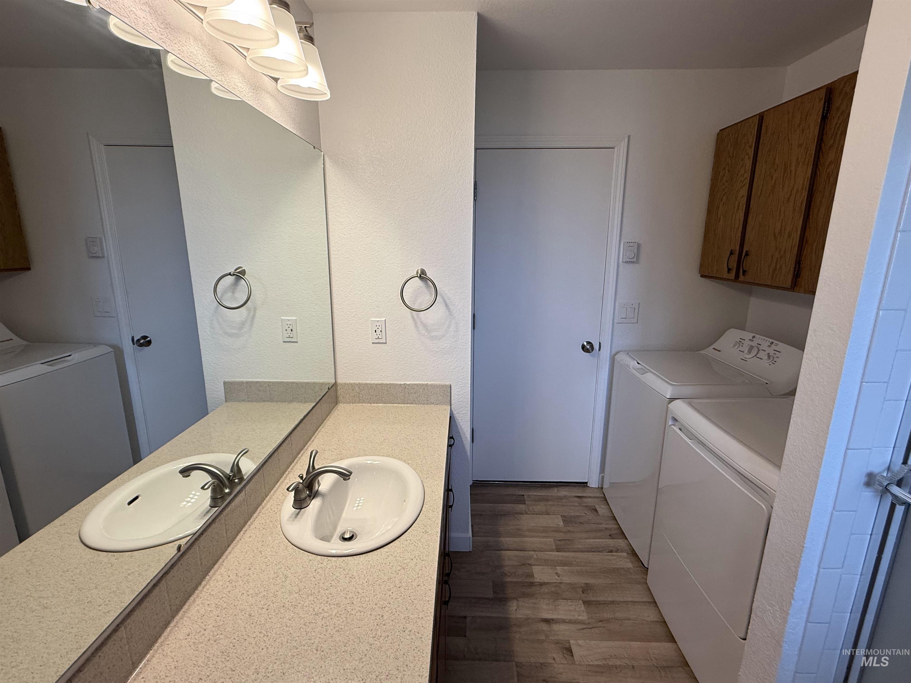 210 N Park Ave Property Photo 17