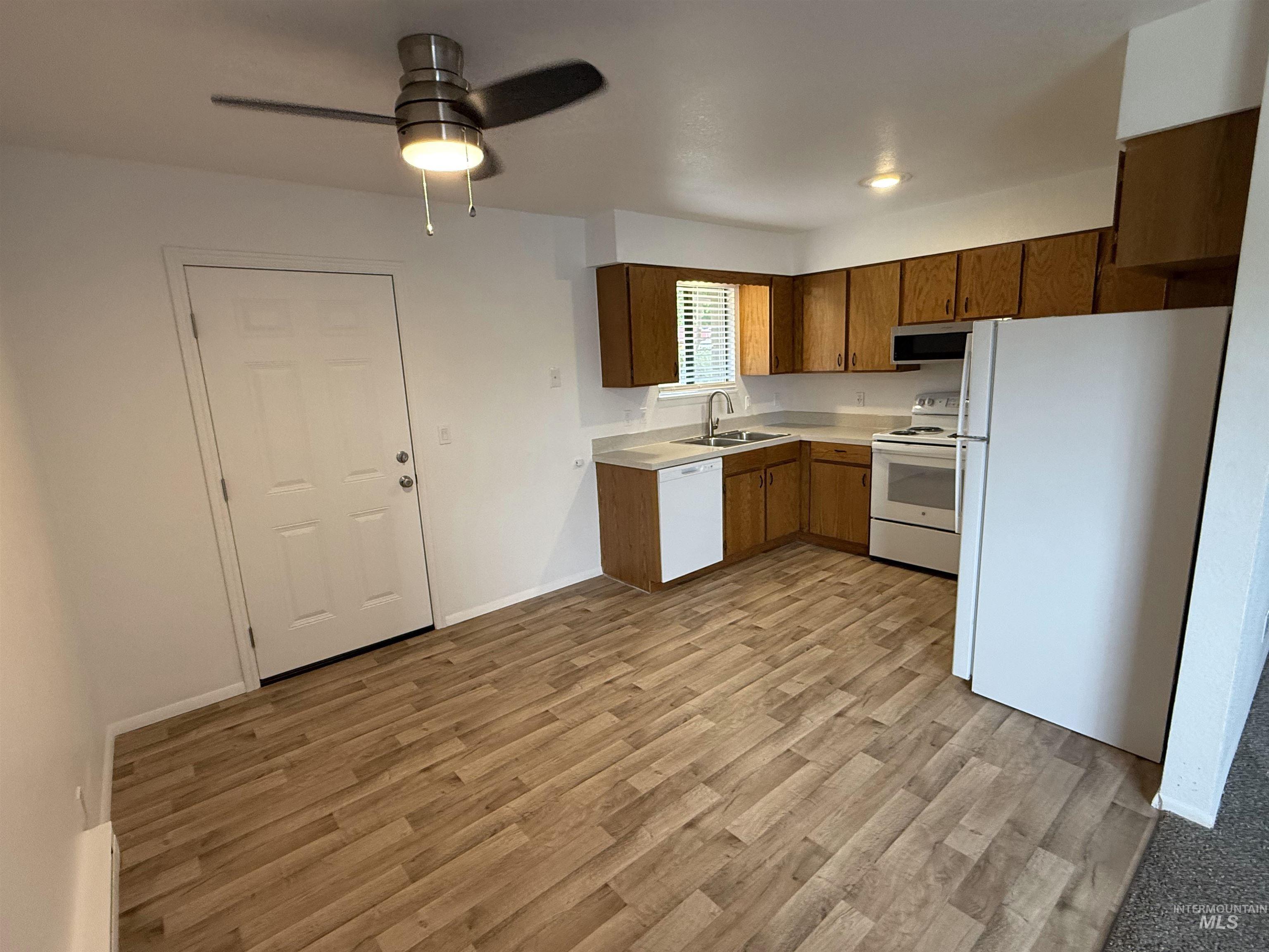 210 N Park Ave Property Photo 18