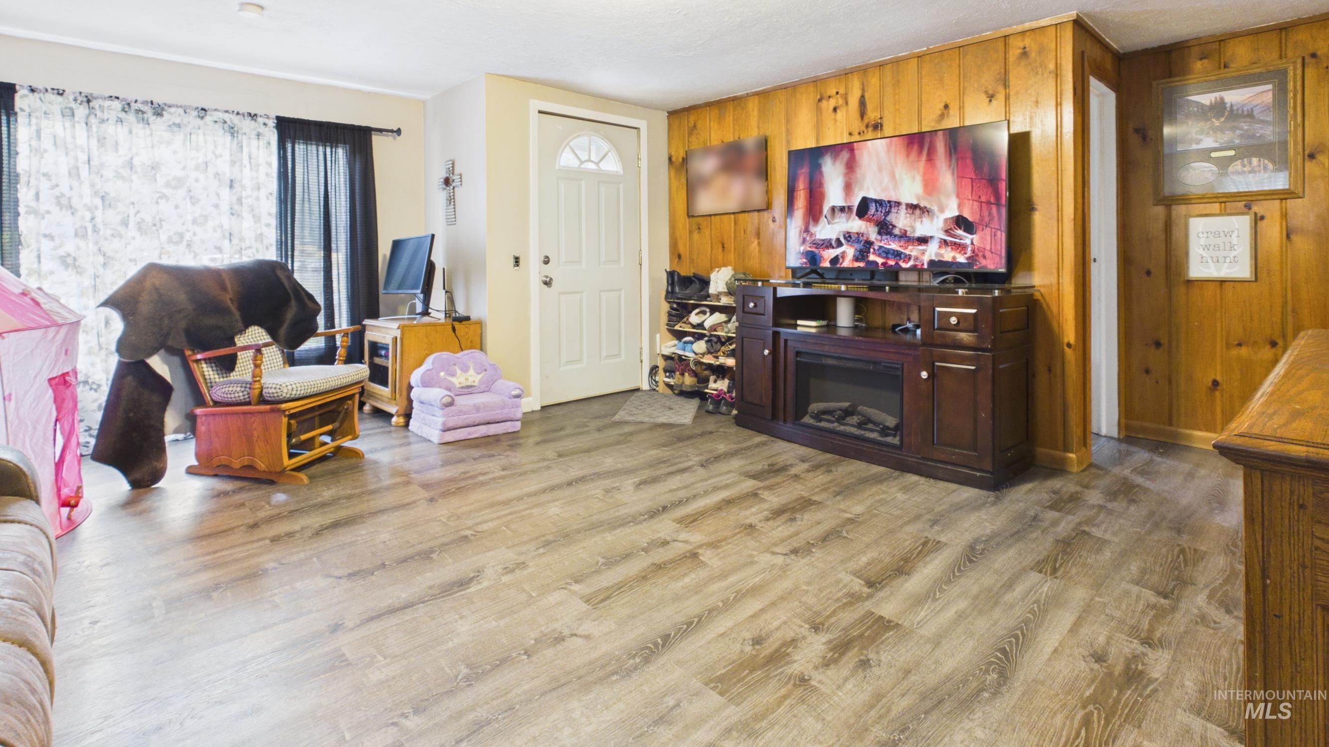 728 Grangemont Road Property Photo 6