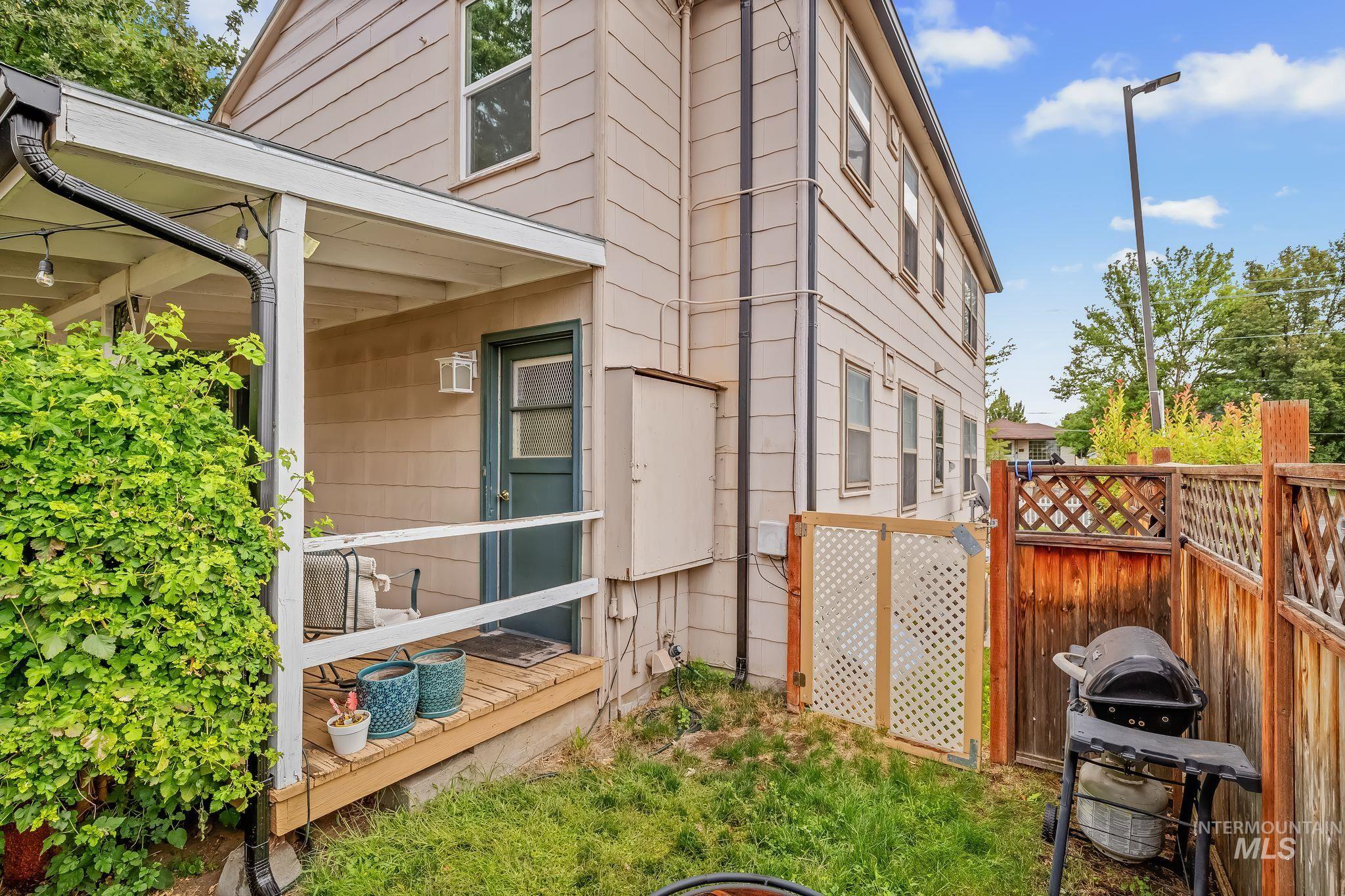 1208 8th St Property Photo 6
