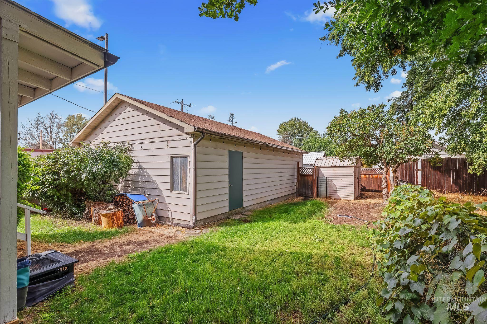 1208 8th St Property Photo 9