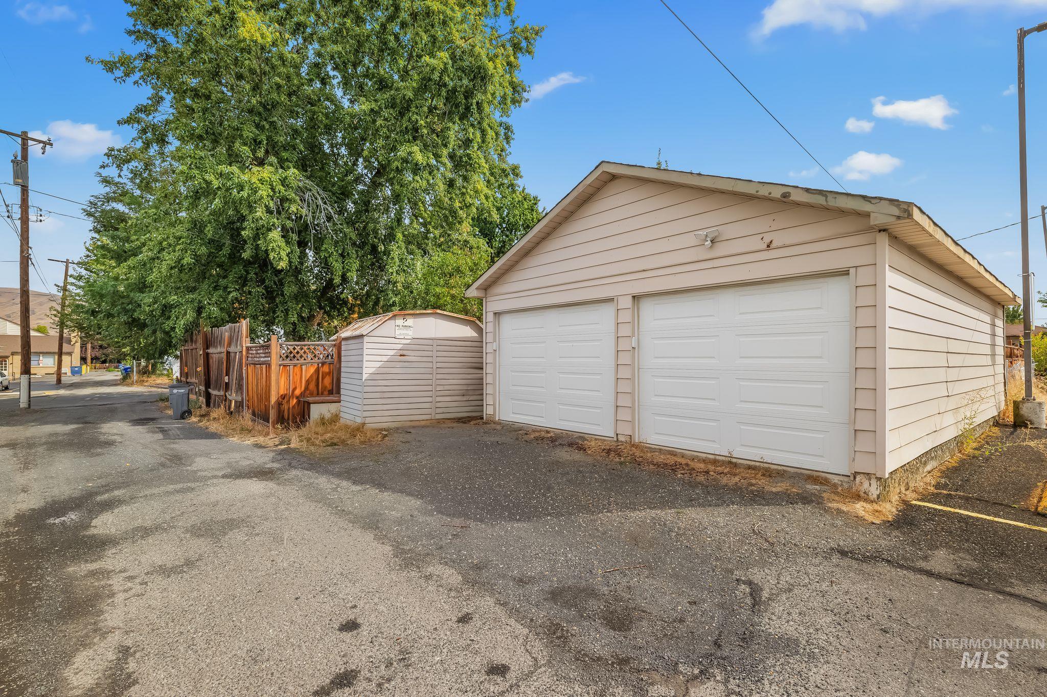1208 8th St Property Photo 11