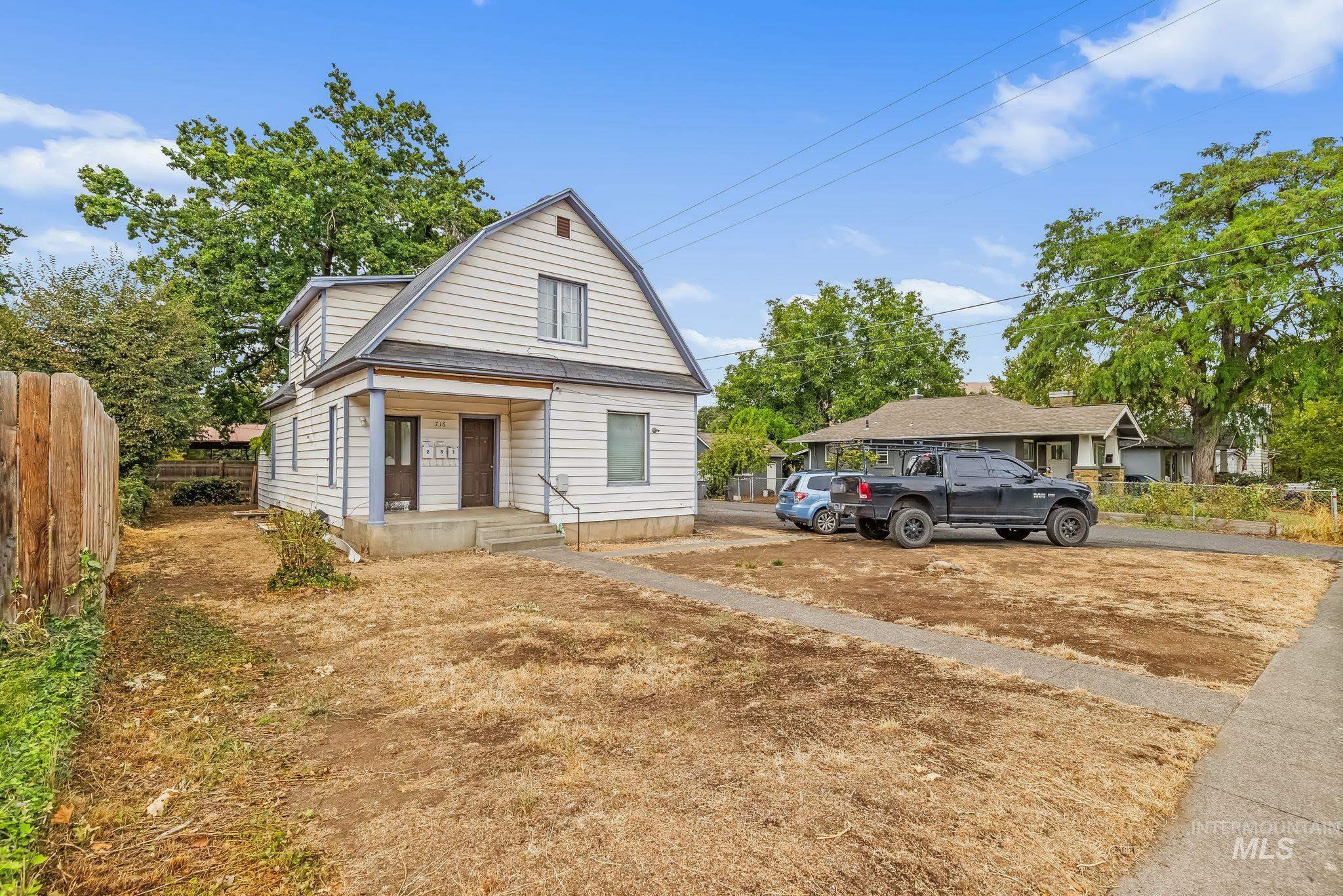 716 10th St Property Photo 3
