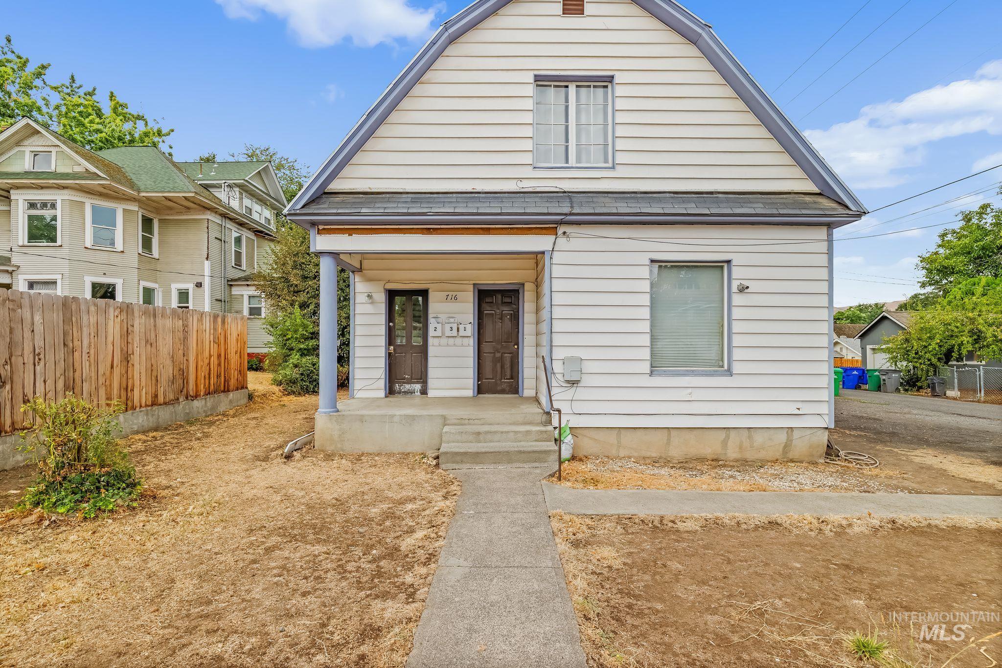 716 10th St Property Photo 4