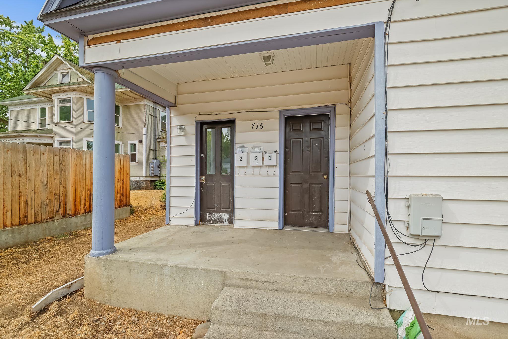 716 10th St Property Photo 5
