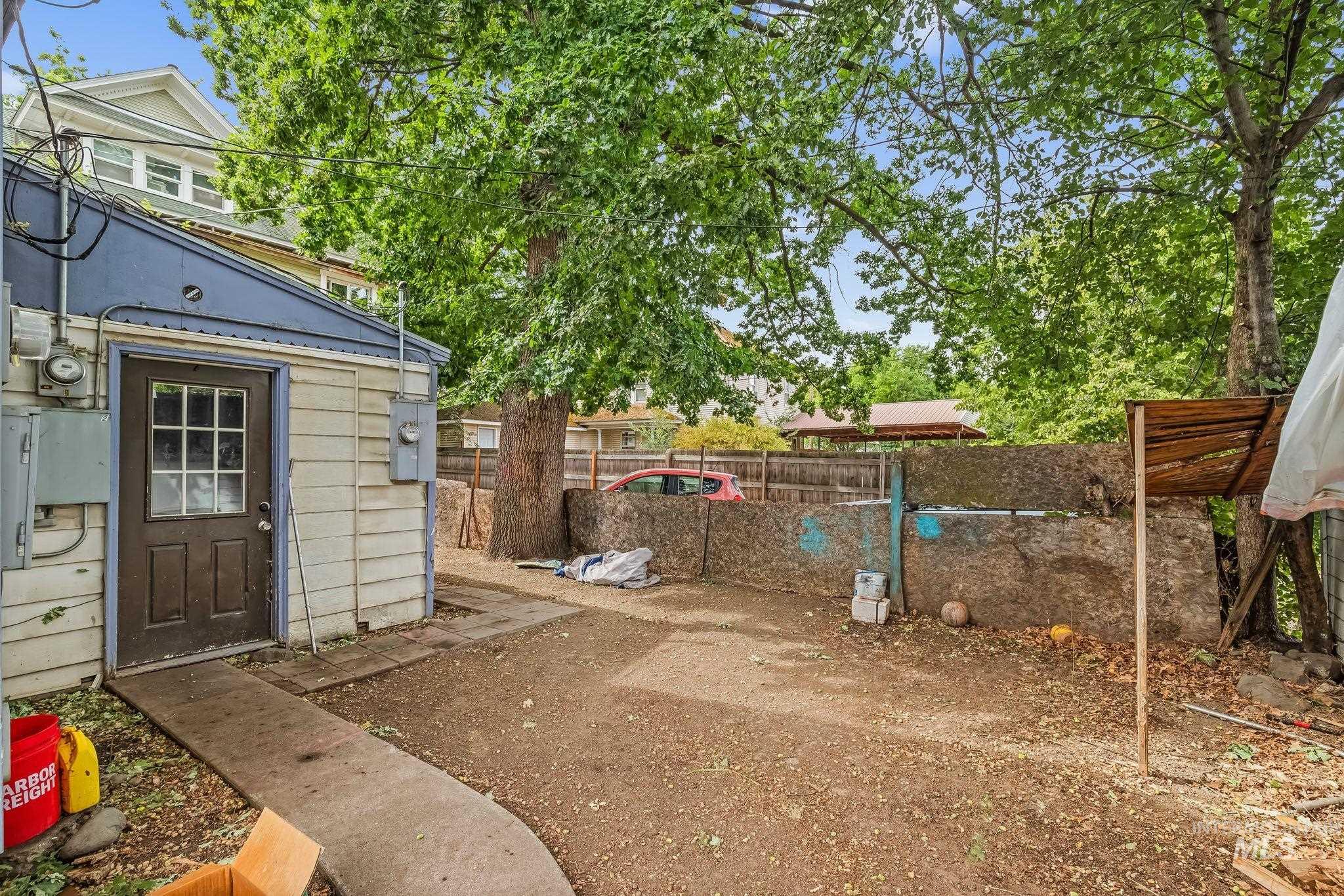 716 10th St Property Photo 18