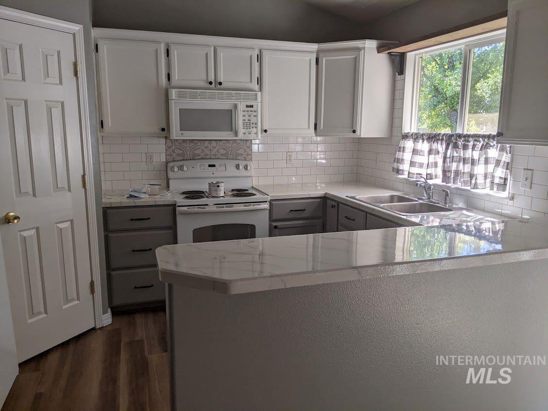 3253 N Lilyturf Ave - Home For Rent Property Photo 5