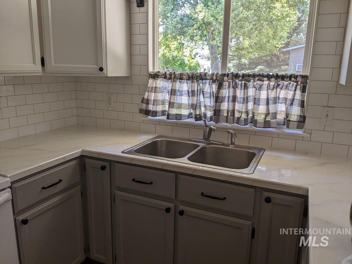 3253 N Lilyturf Ave - Home For Rent Property Photo 6