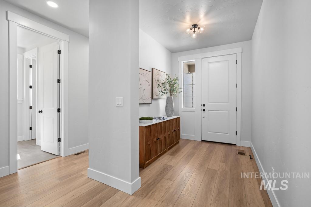 6624 S Capstone Ave Property Photo 7