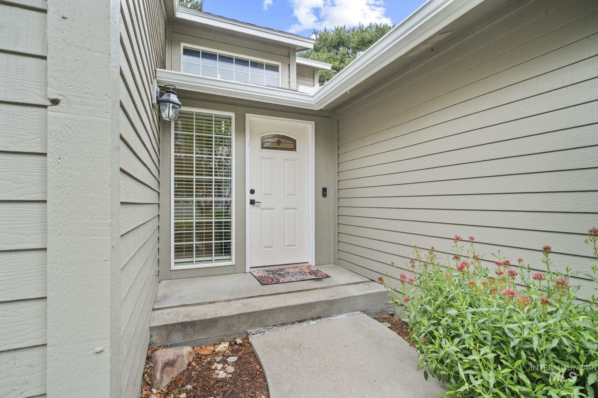 3113 S Fallingbrook Property Photo 2