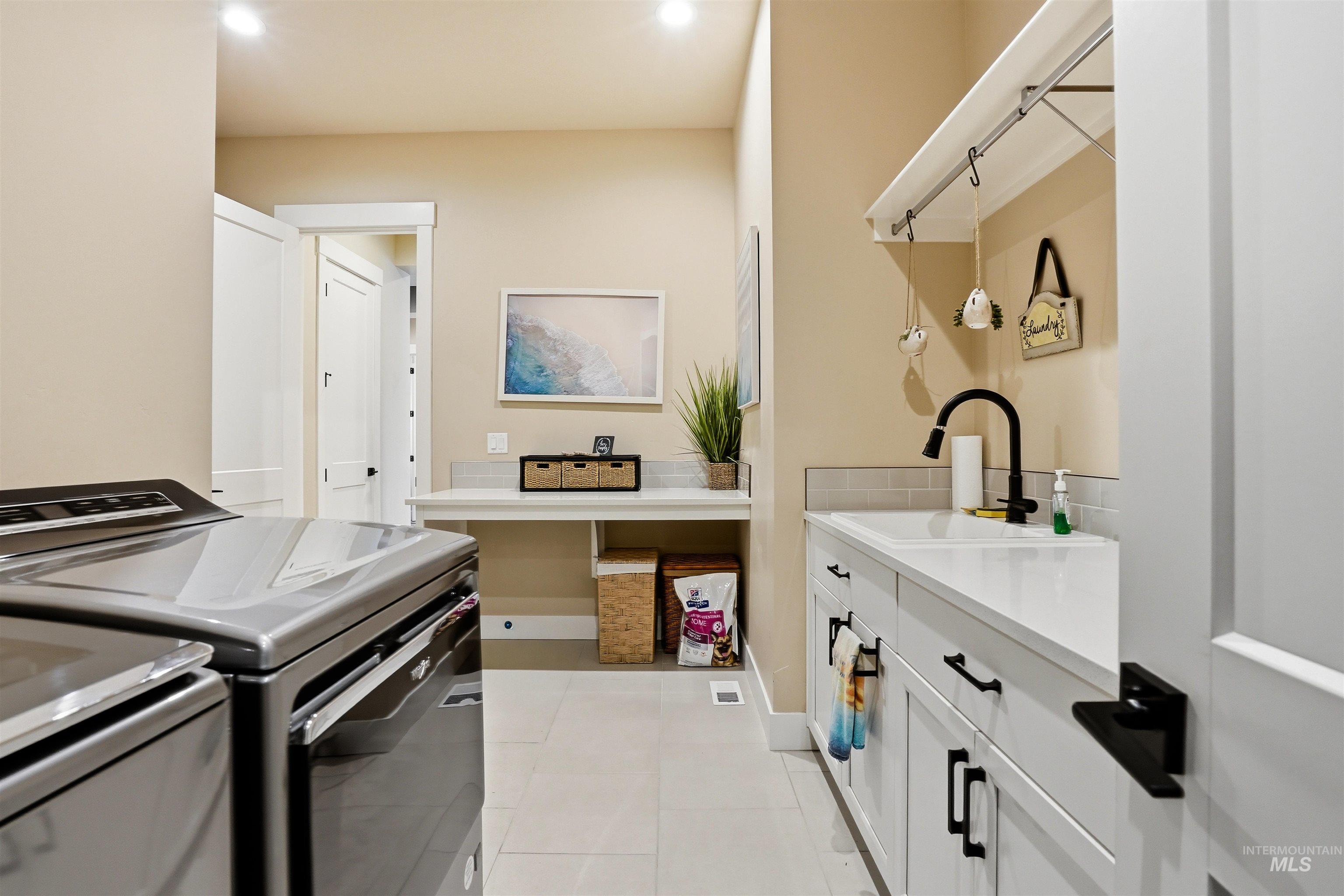 239 S Eagles Roost Way Property Photo 37