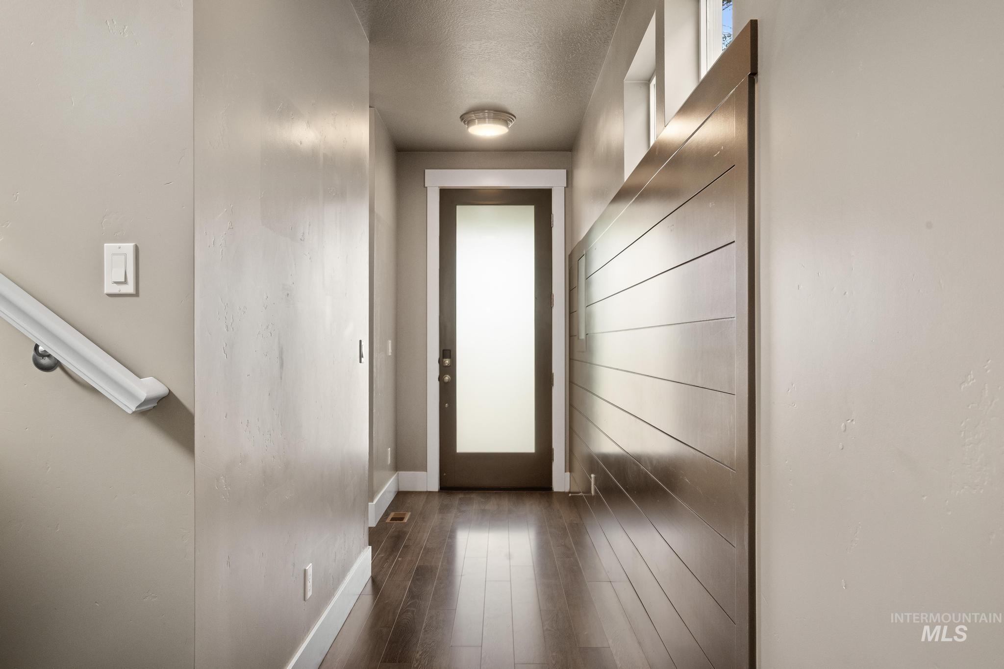 1205 W Melrose St Property Photo 2