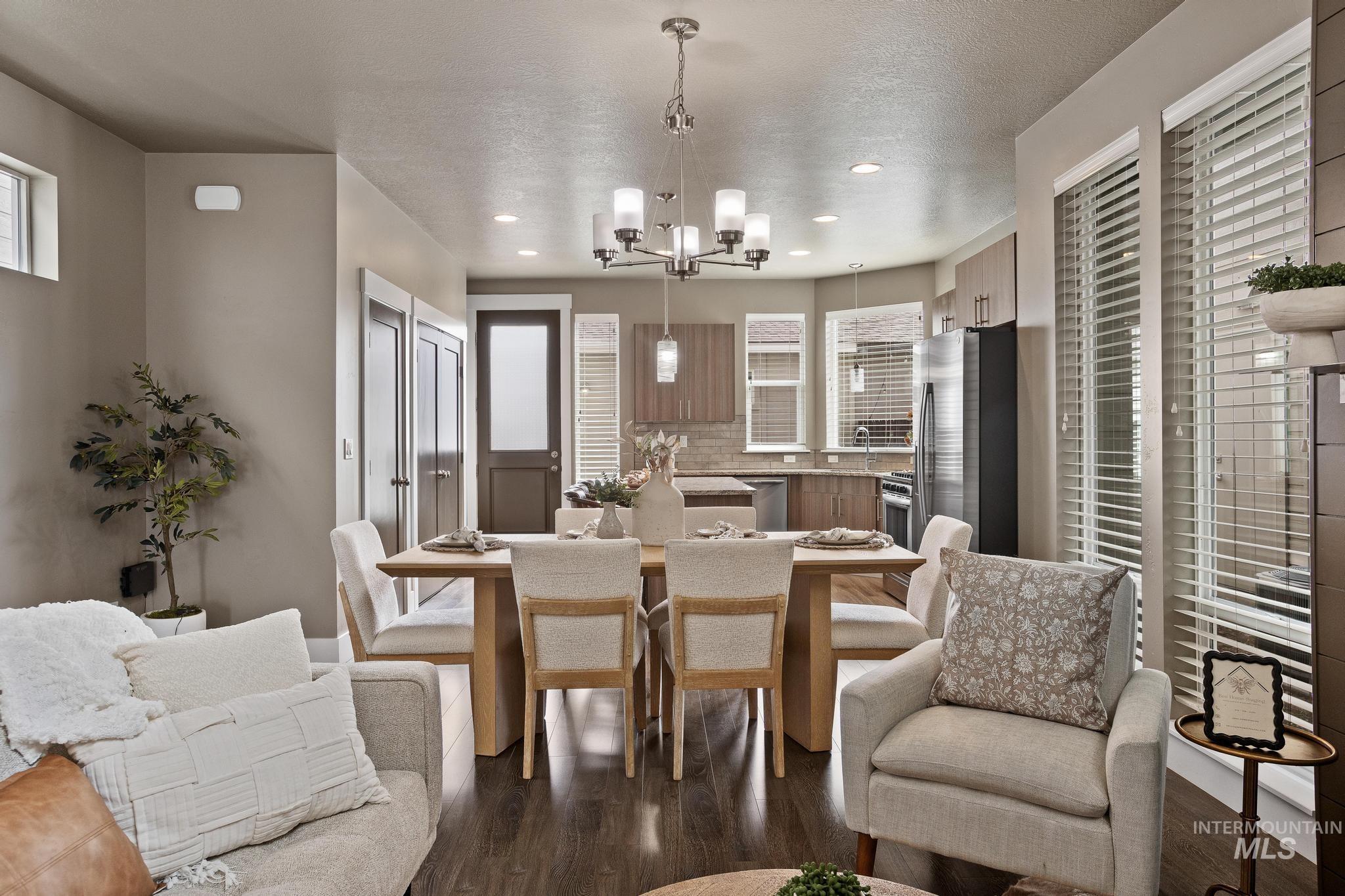 1205 W Melrose St Property Photo 6