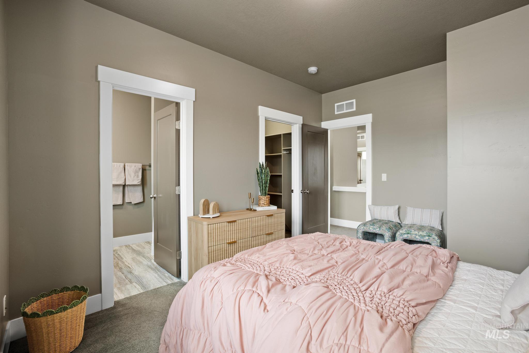 1205 W Melrose St Property Photo 20