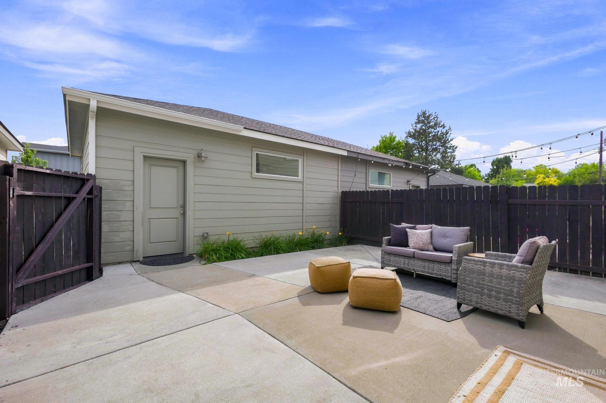 1205 W Melrose St Property Photo 33