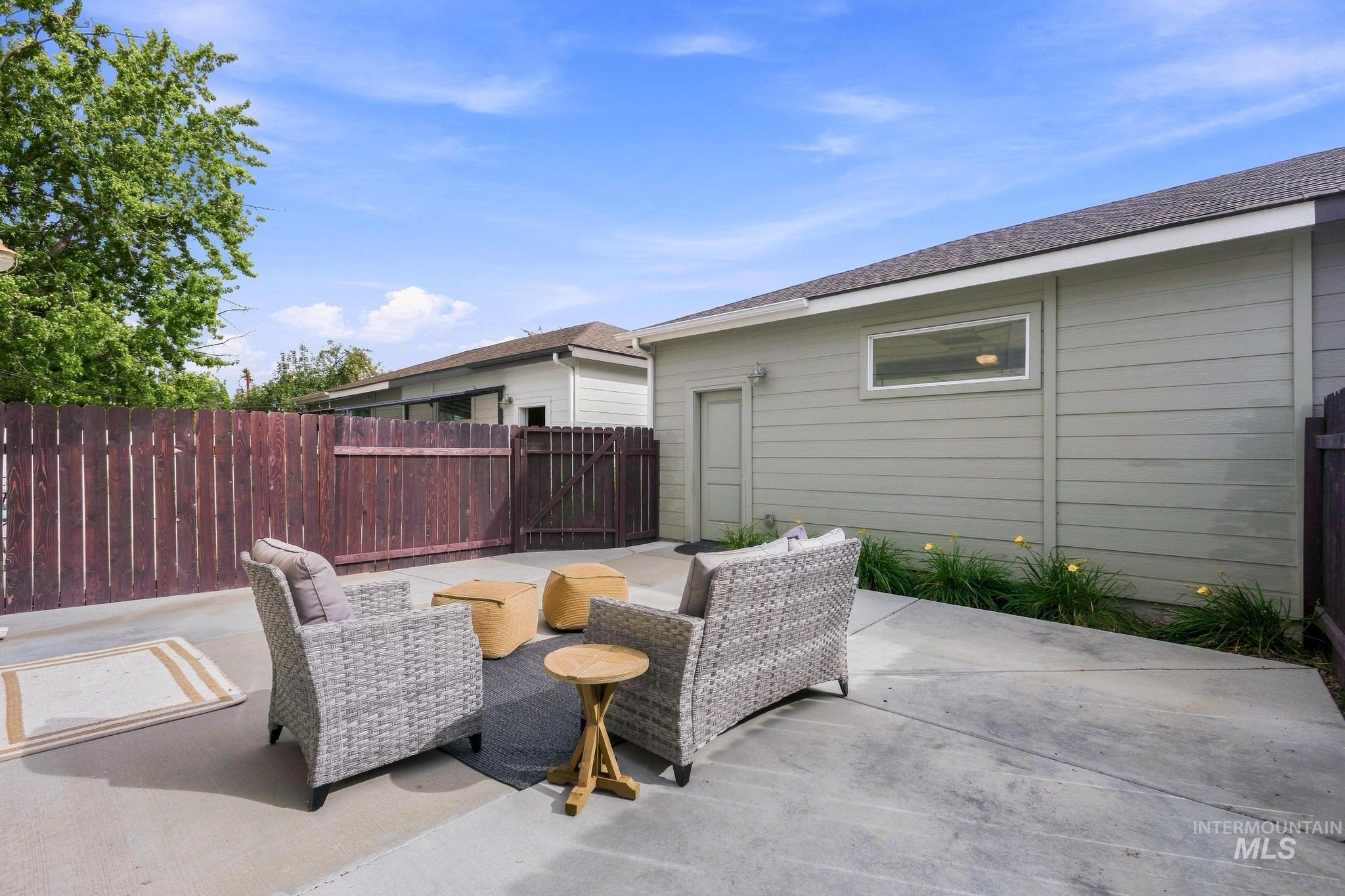 1205 W Melrose St Property Photo 34