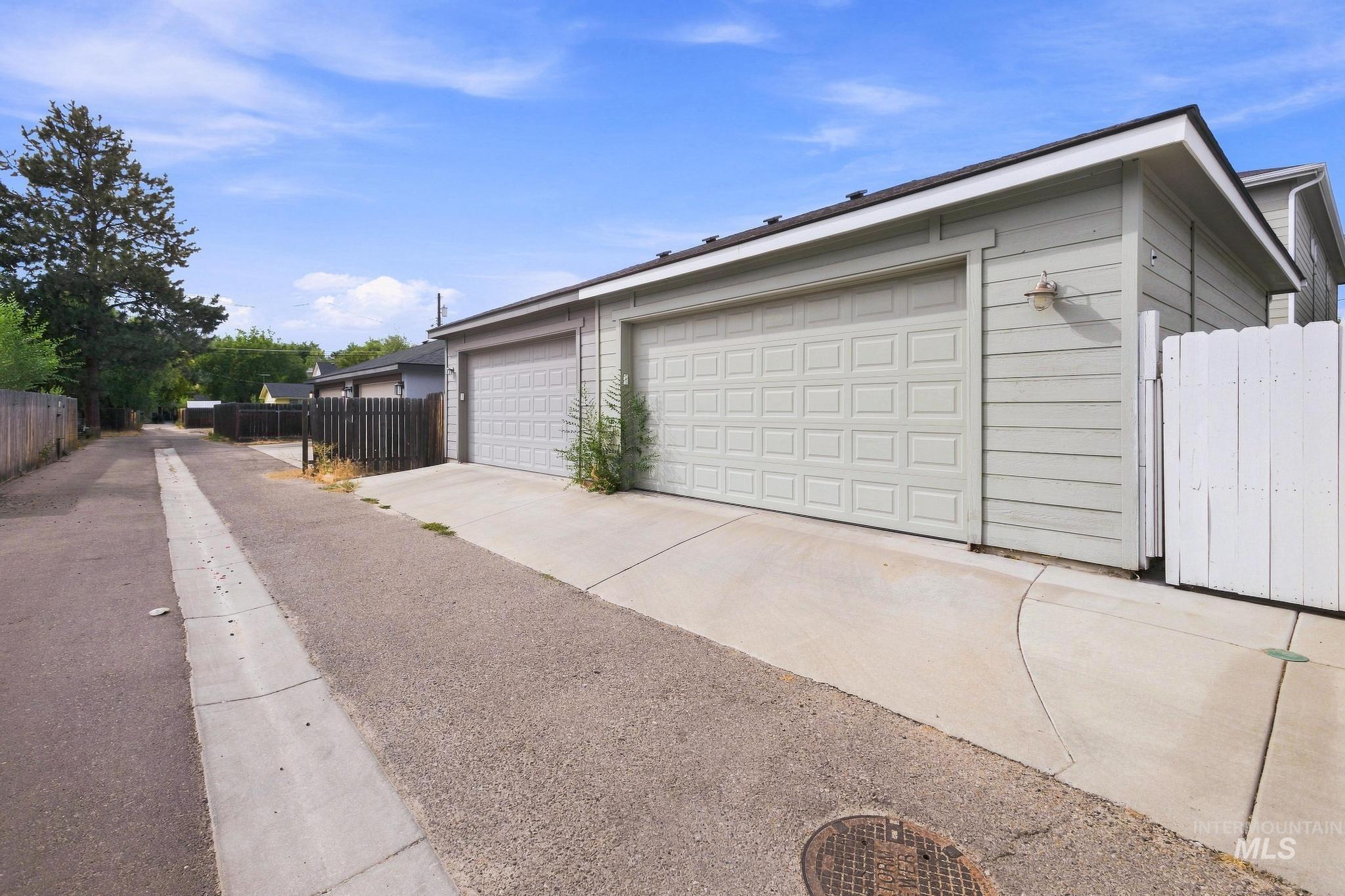 1205 W Melrose St Property Photo 36