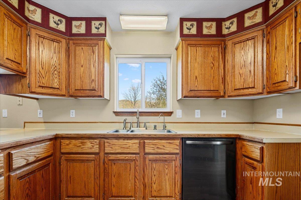 6970 Pearl Rd Property Photo 22