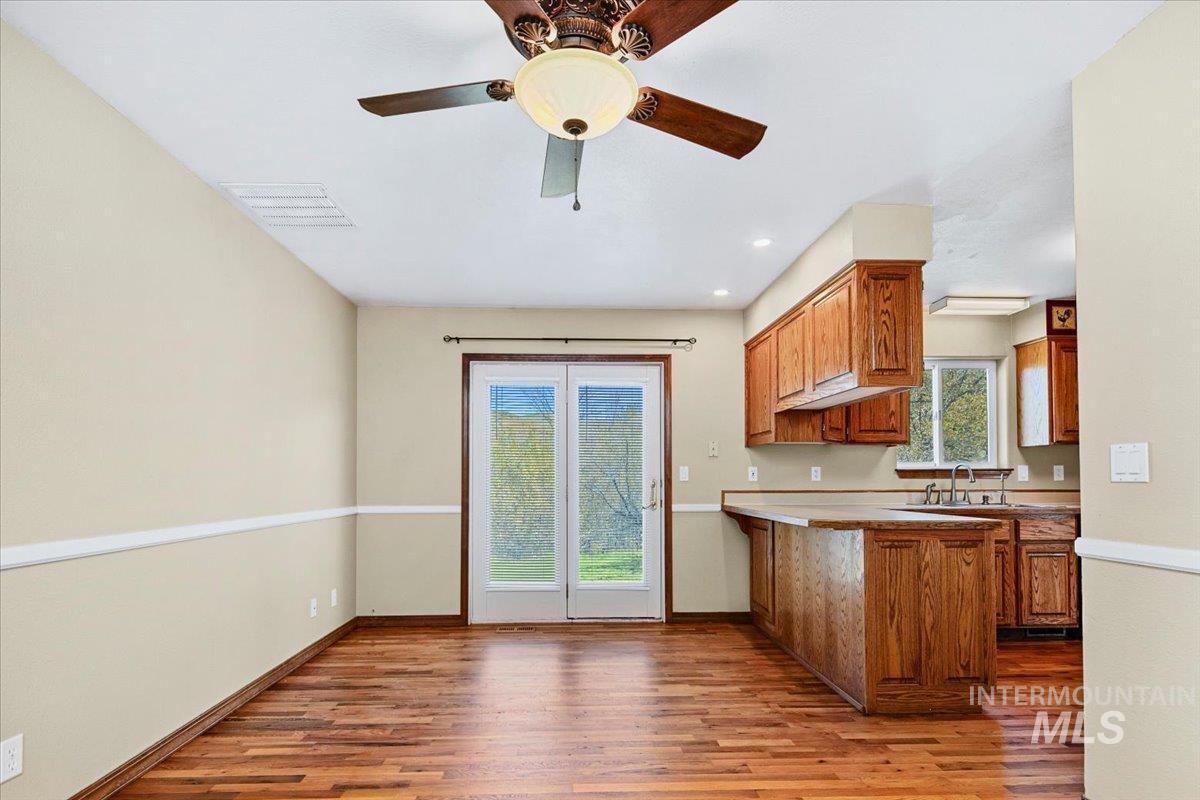 6970 Pearl Rd Property Photo 26