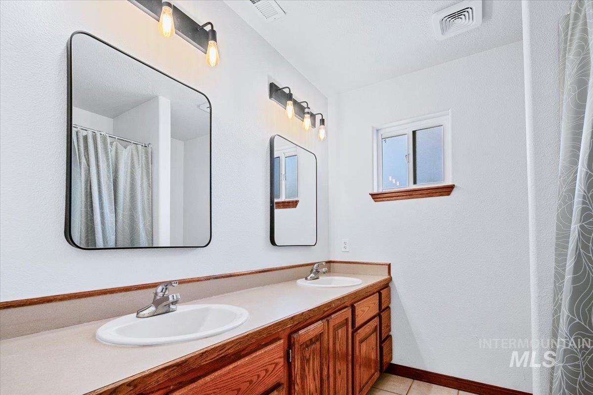6970 Pearl Rd Property Photo 32