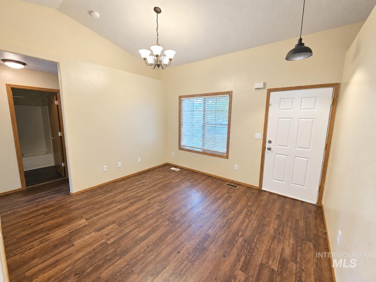 544 Knights Circle Property Photo 5