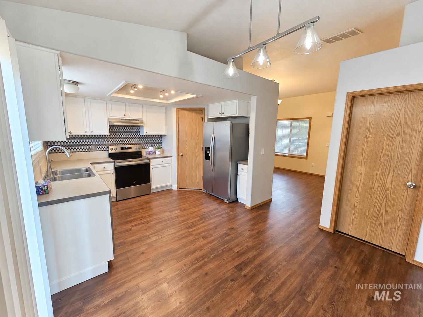 544 Knights Circle Property Photo 6