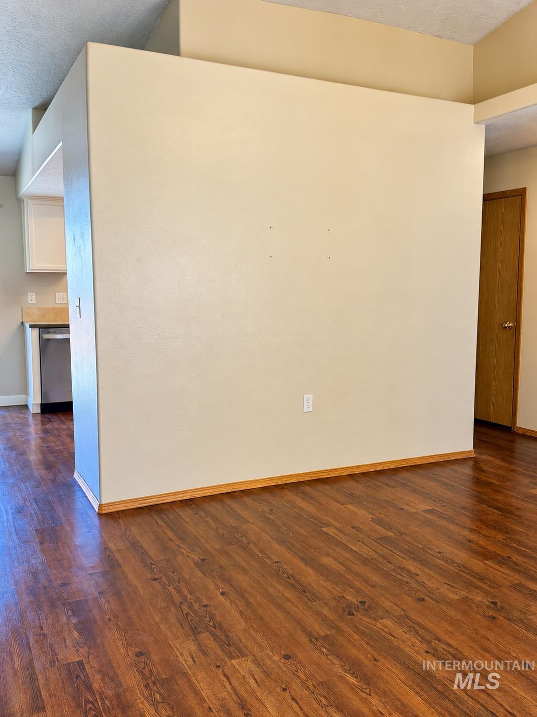 544 Knights Circle Property Photo 6