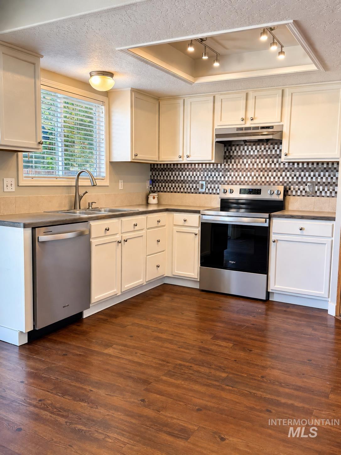 544 Knights Circle Property Photo 8