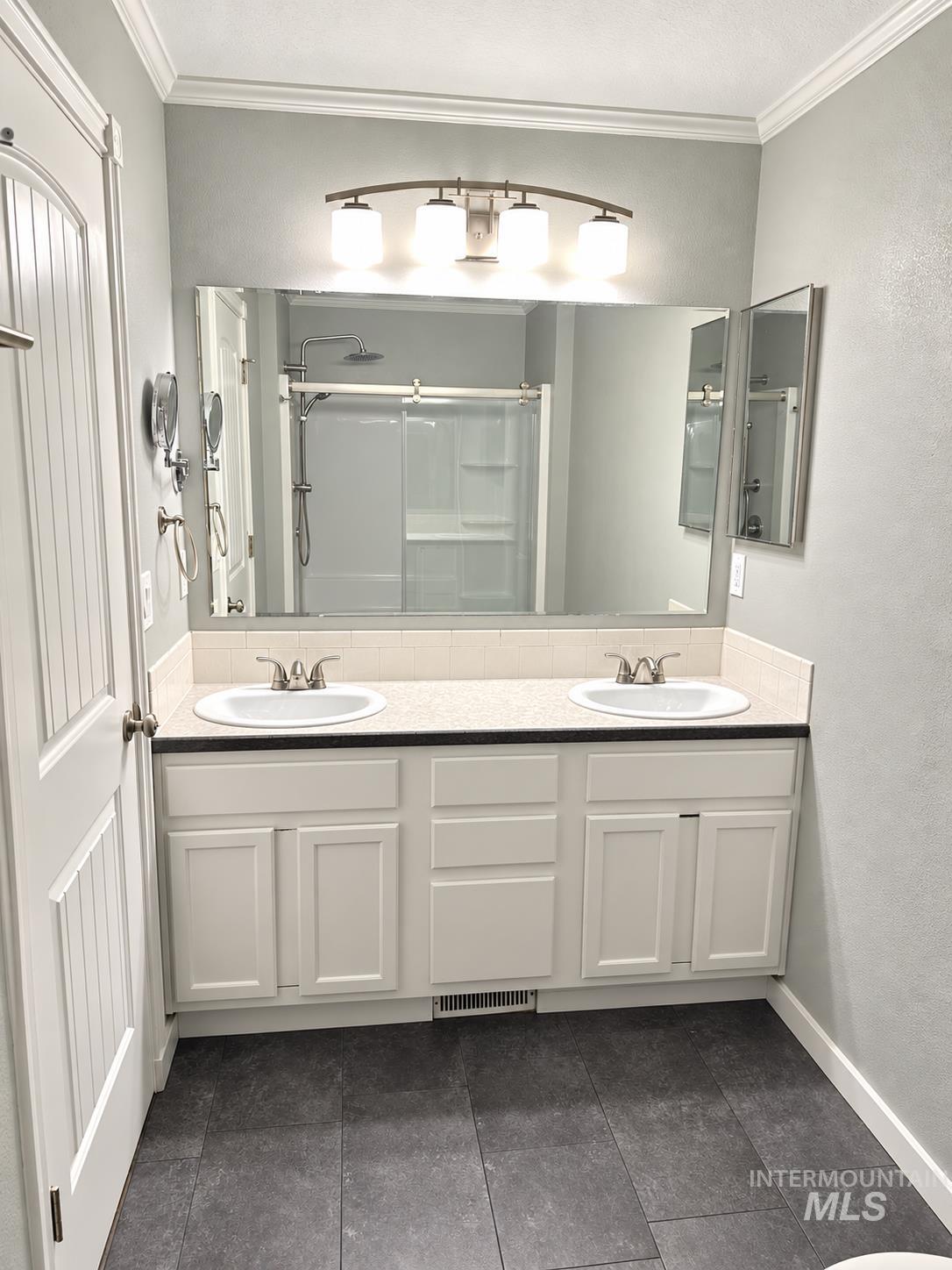 544 Knights Circle Property Photo 11