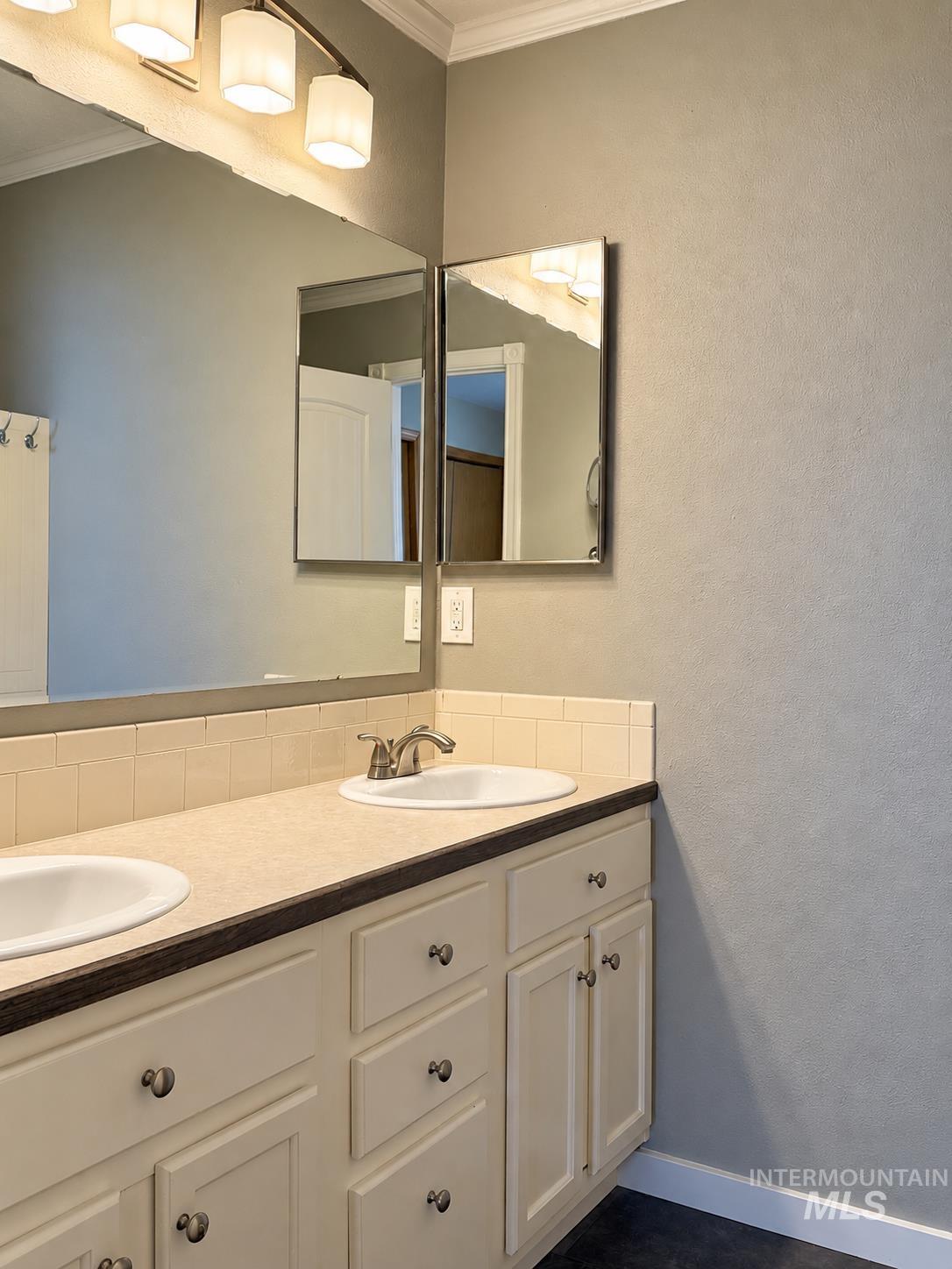 544 Knights Circle Property Photo 13