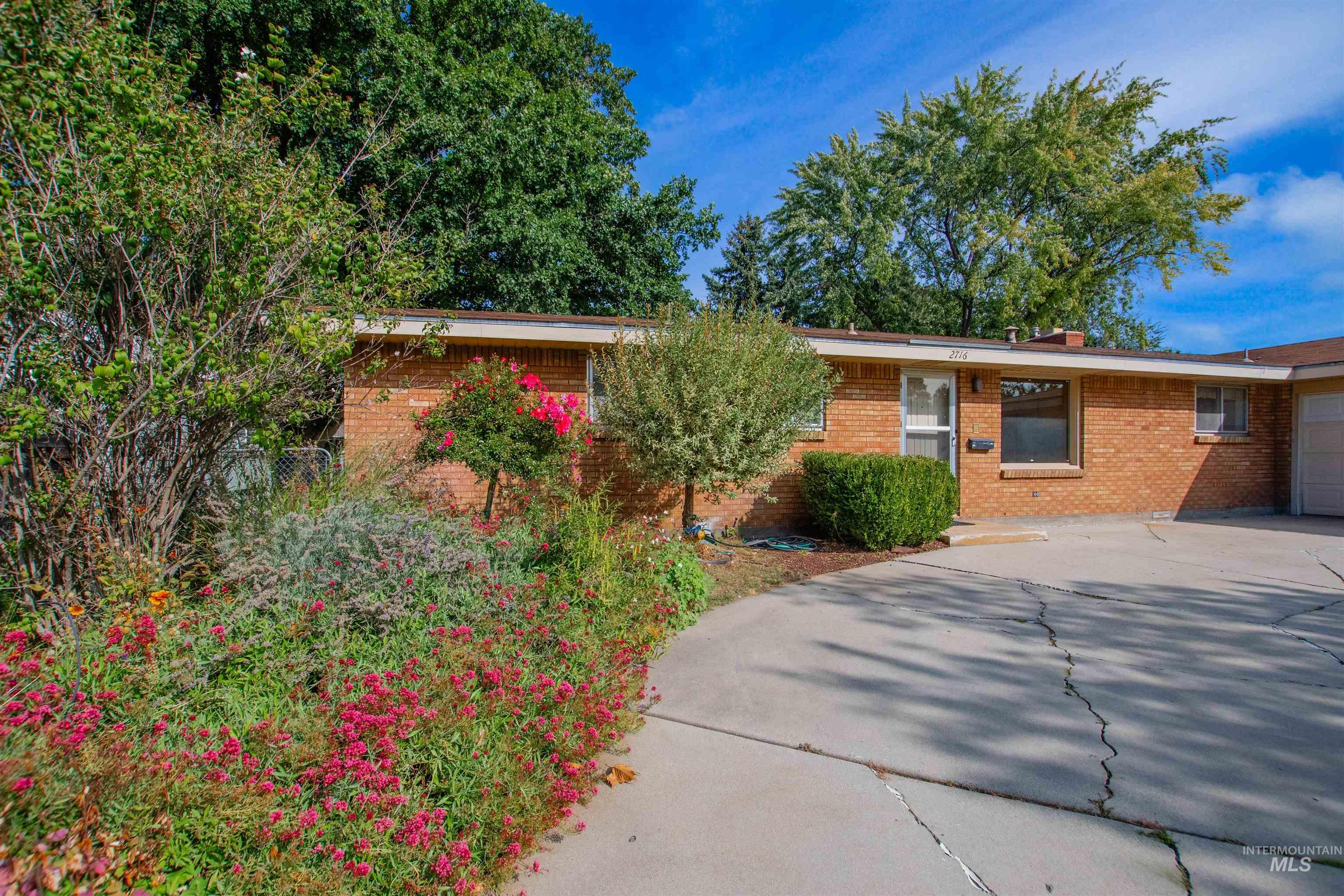2716 N Redway Road Property Photo 4