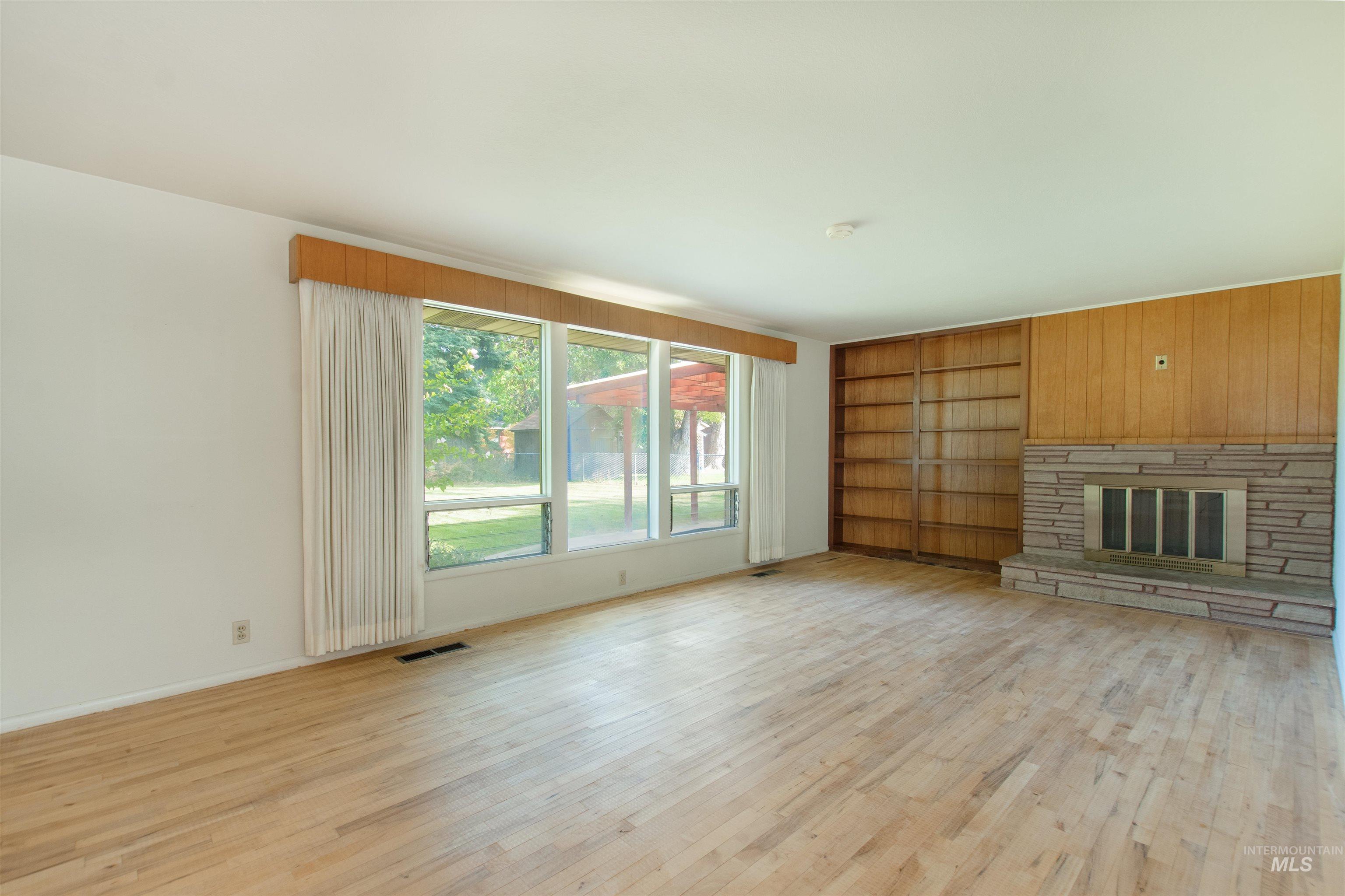 2716 N Redway Road Property Photo 5