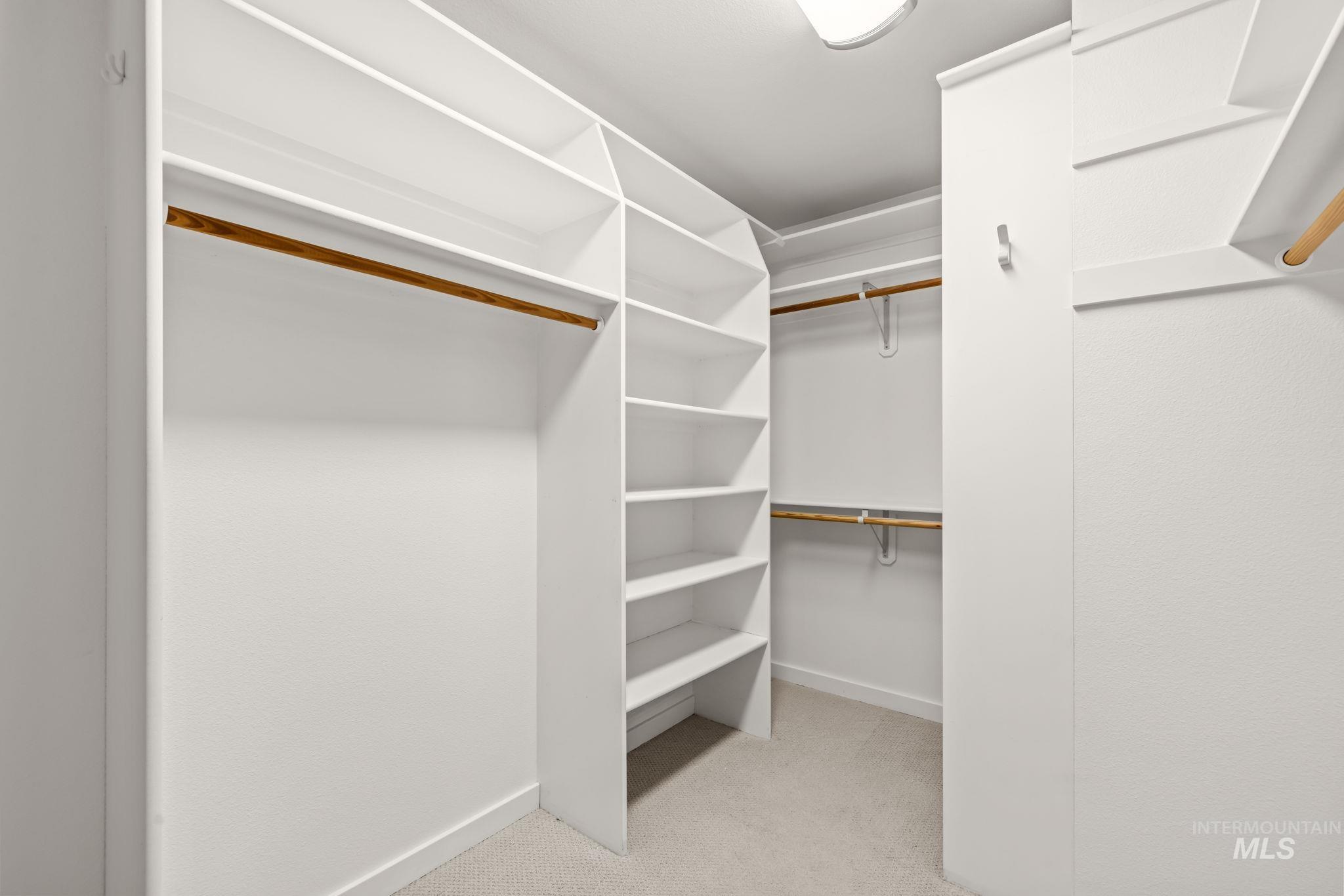 4914 N Point Place Property Photo 18