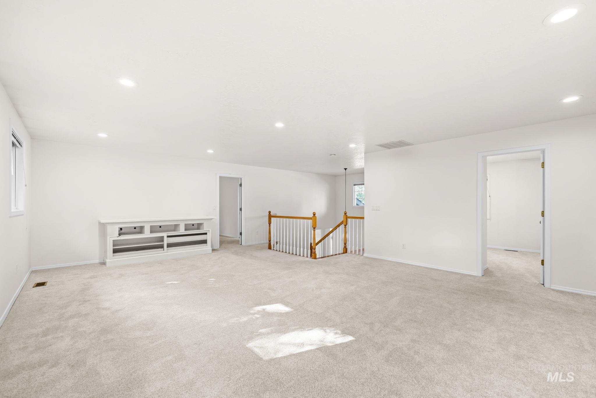 4914 N Point Place Property Photo 19