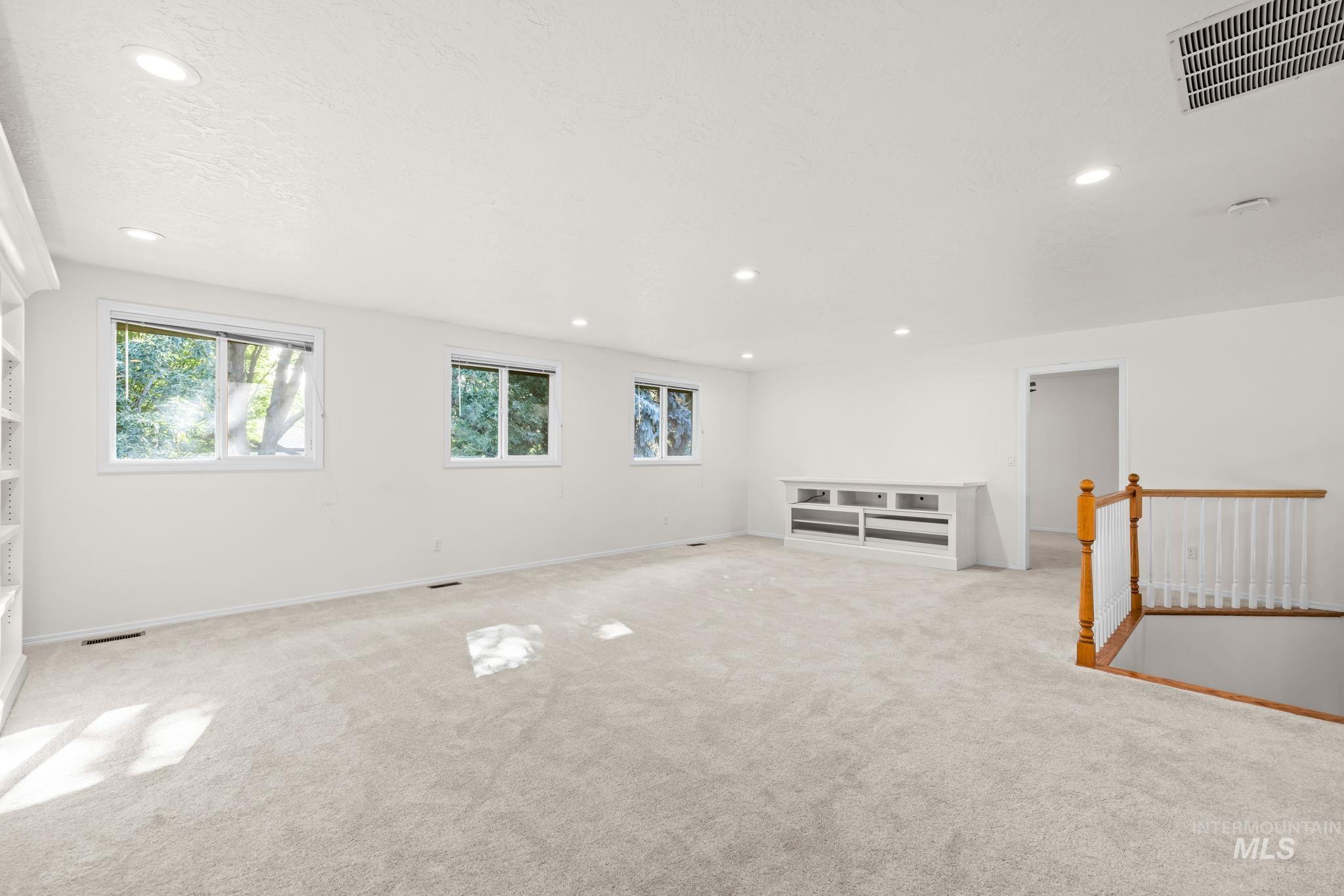 4914 N Point Place Property Photo 20