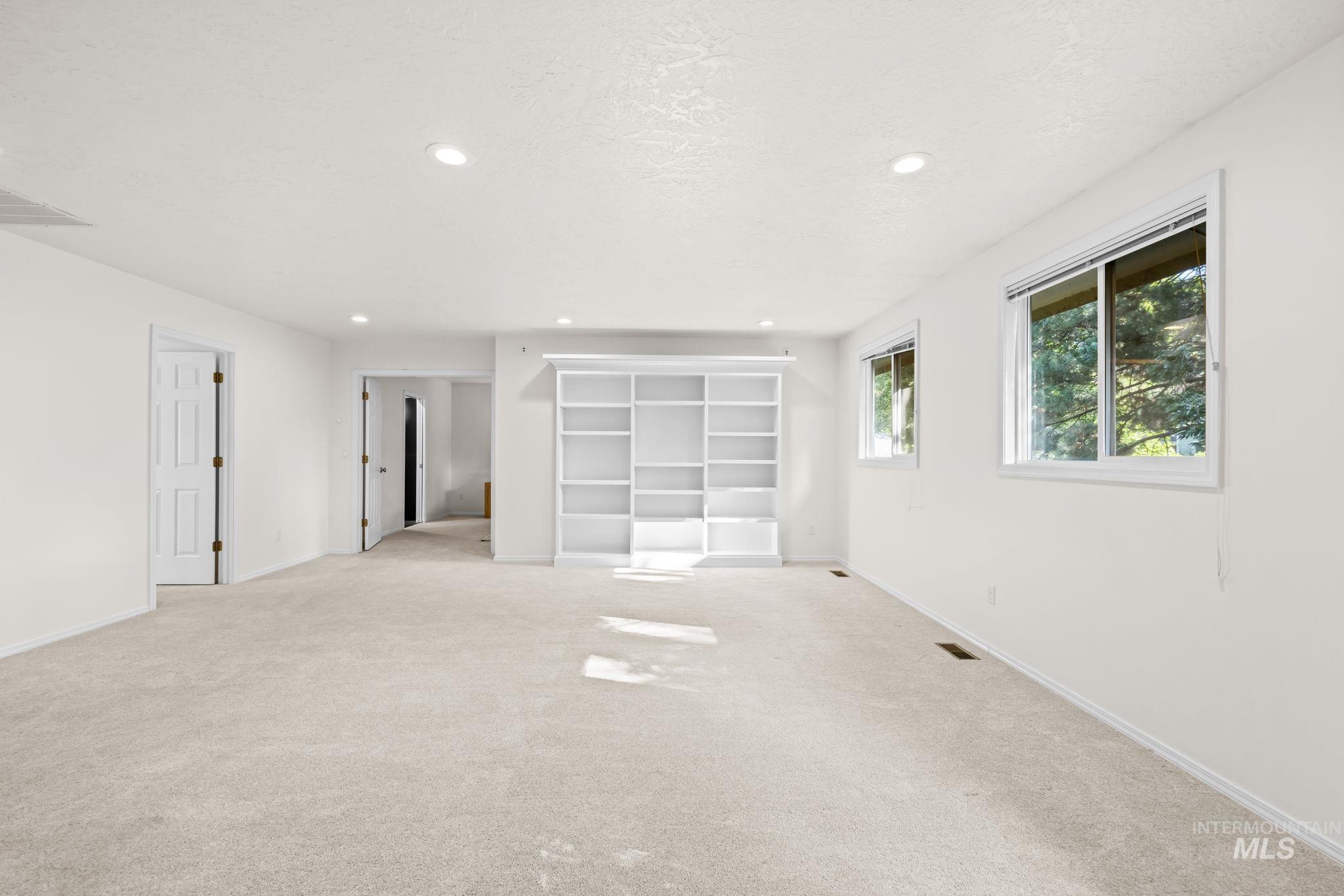 4914 N Point Place Property Photo 21