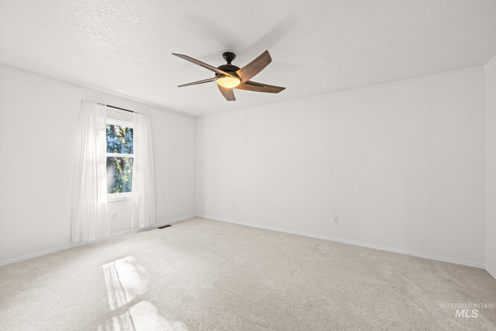 4914 N Point Place Property Photo 26
