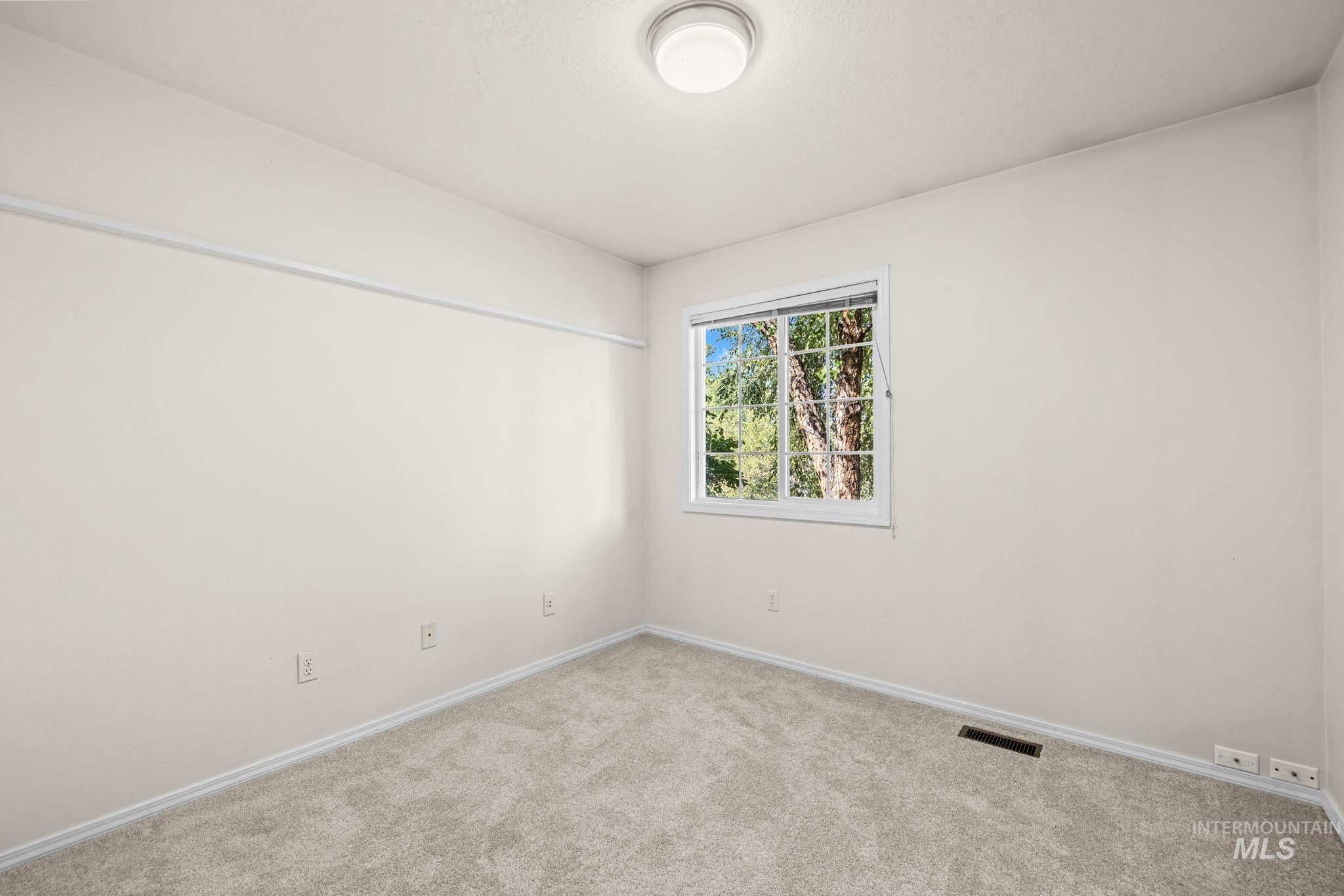 4914 N Point Place Property Photo 27