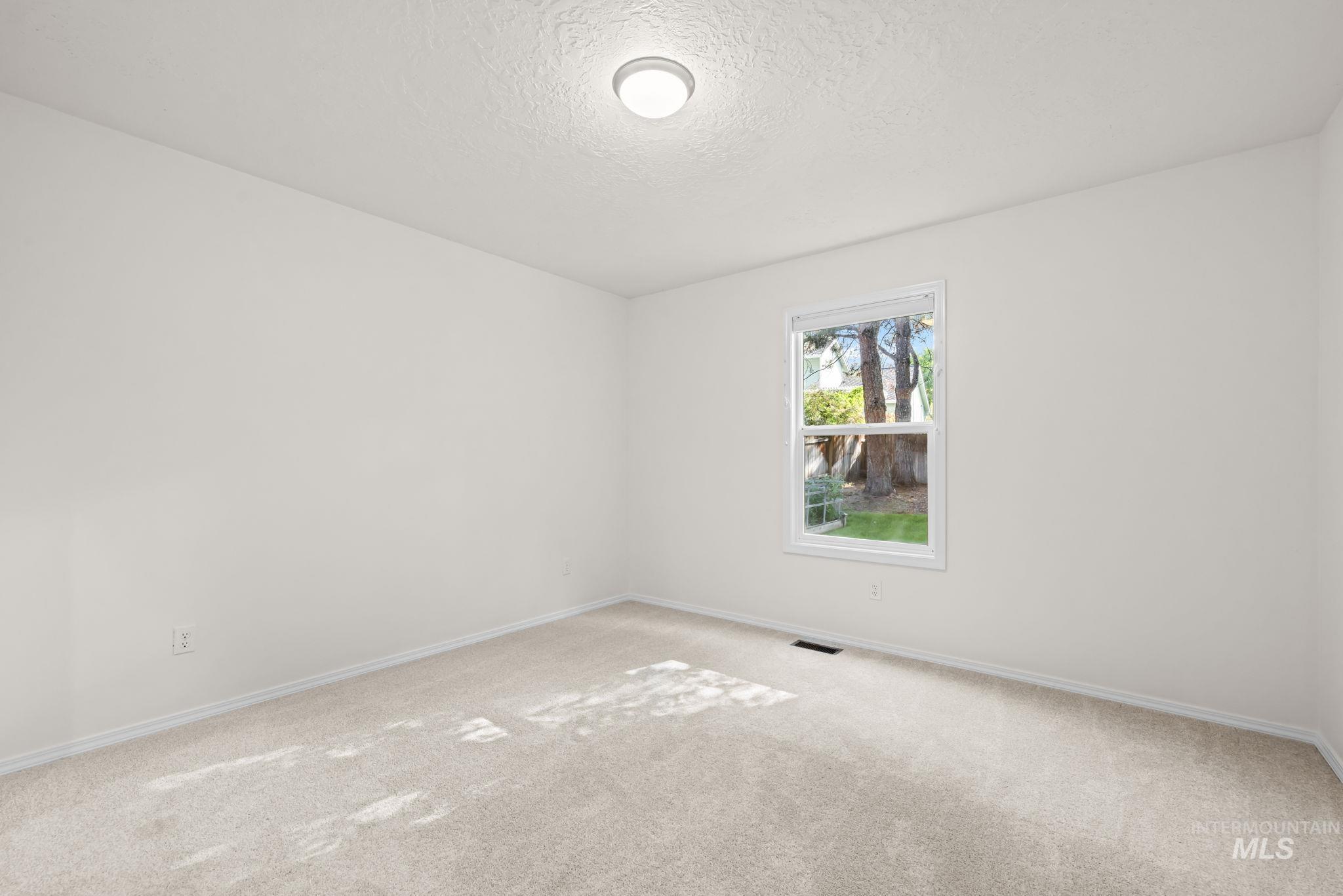4914 N Point Place Property Photo 28