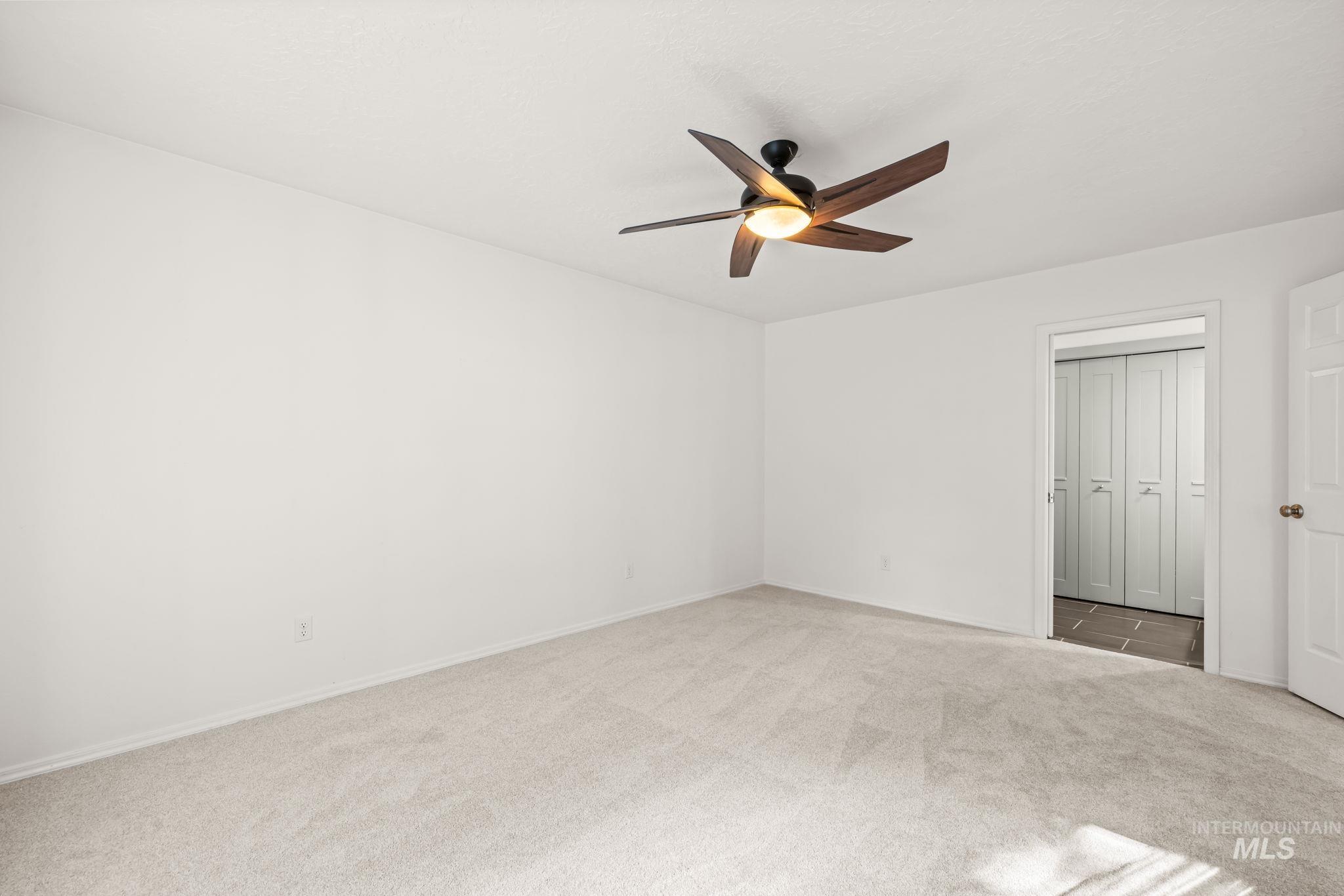 4914 N Point Place Property Photo 29