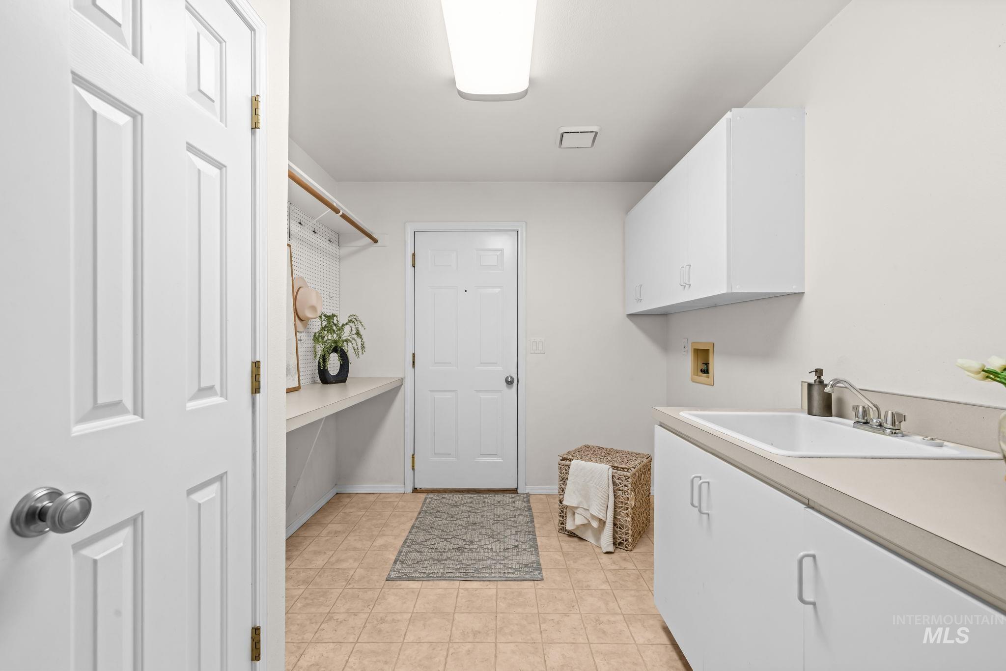 4914 N Point Place Property Photo 33