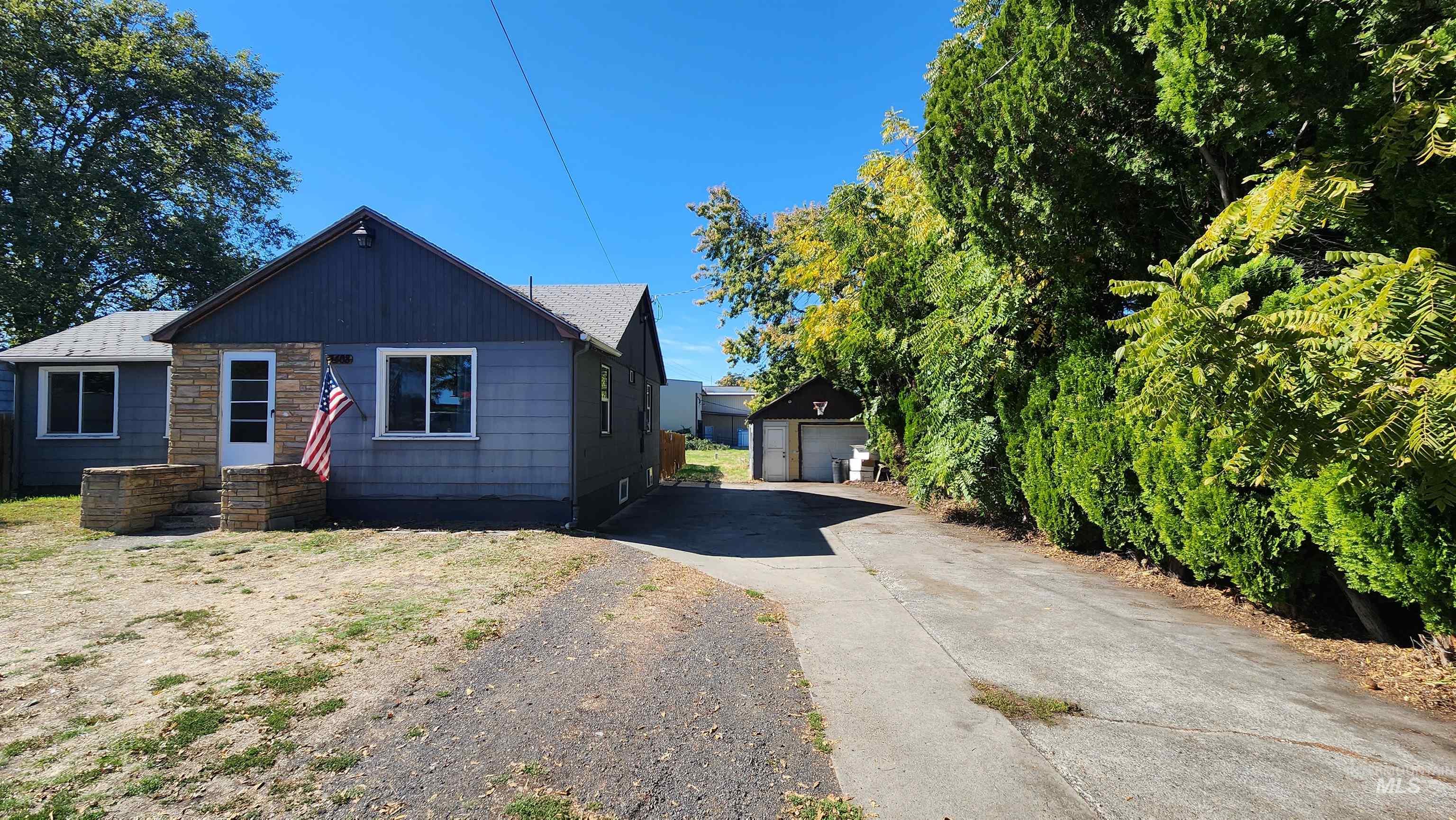 3408 11th Street Property Photo 3
