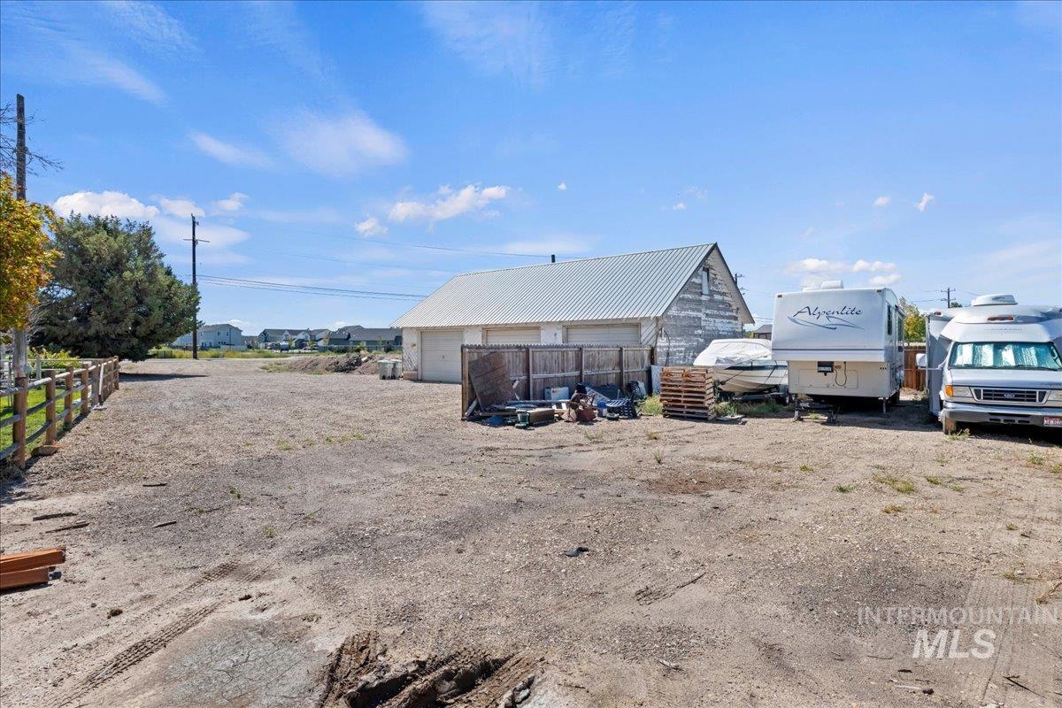 2519 E Homedale Rd Property Photo 21