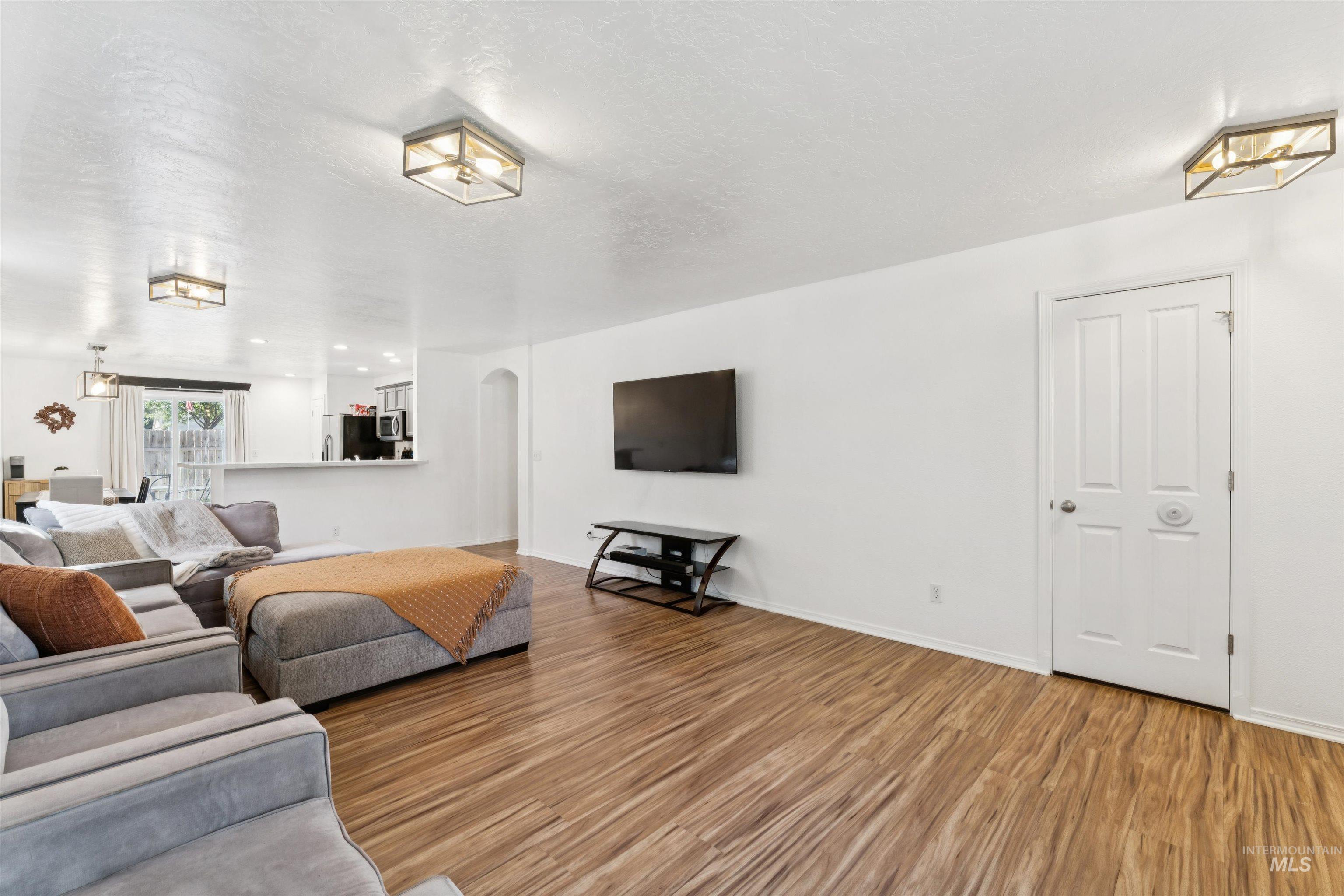 11883 Tidewater Street Property Photo 8