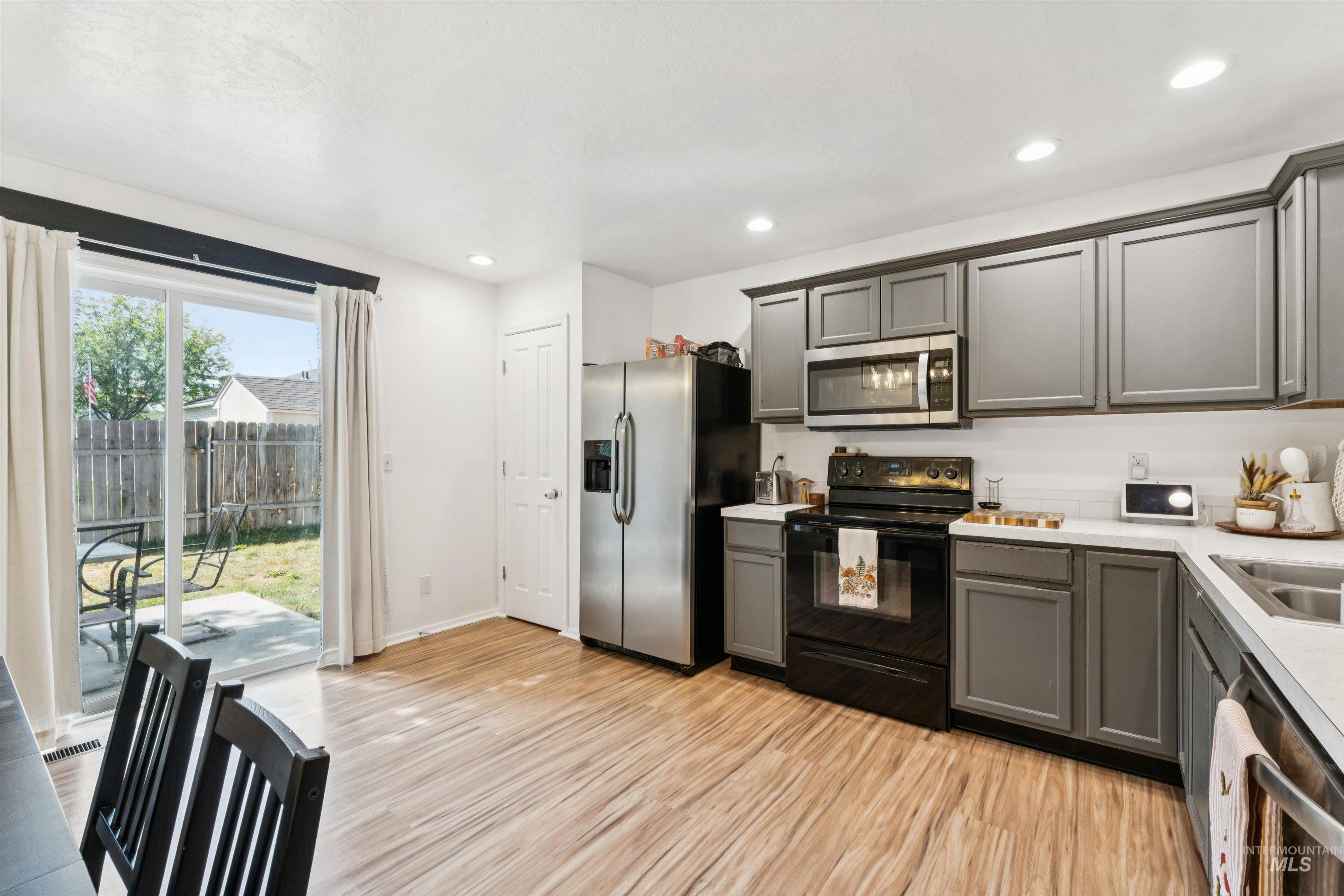 11883 Tidewater Street Property Photo 11