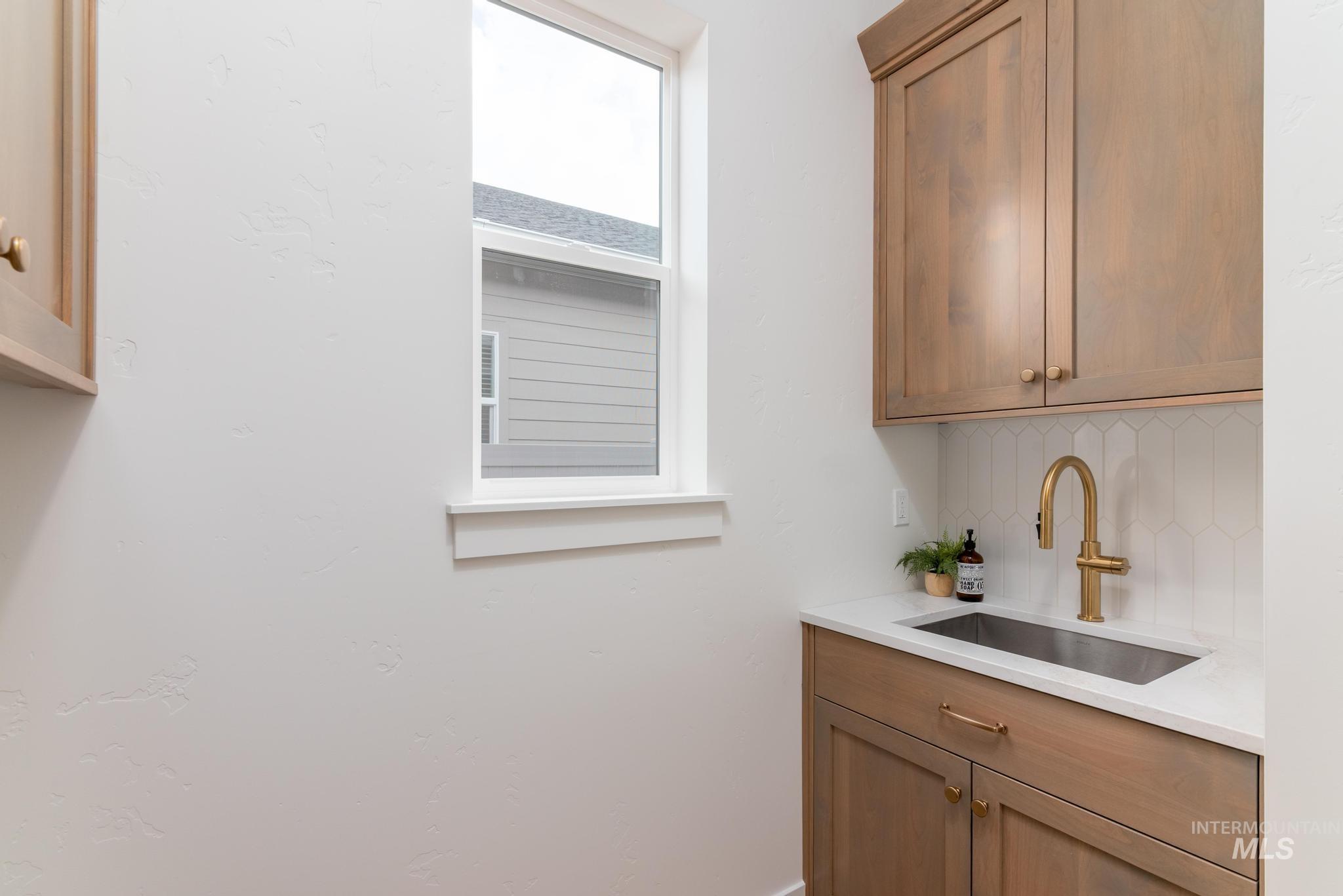 2610 N Leatherwood Ave Property Photo 17