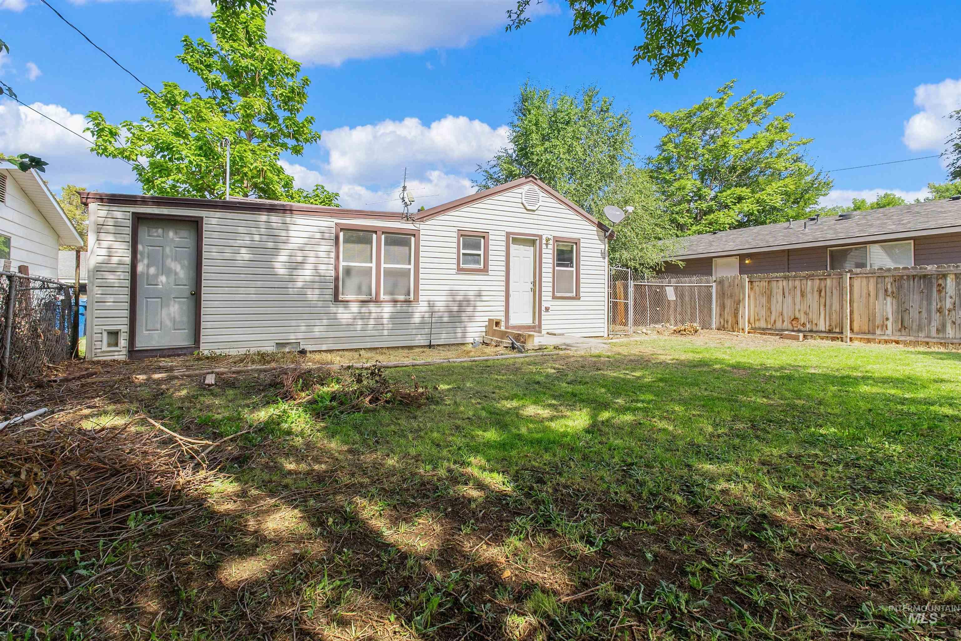 127 Shoshone Ave Property Photo 2