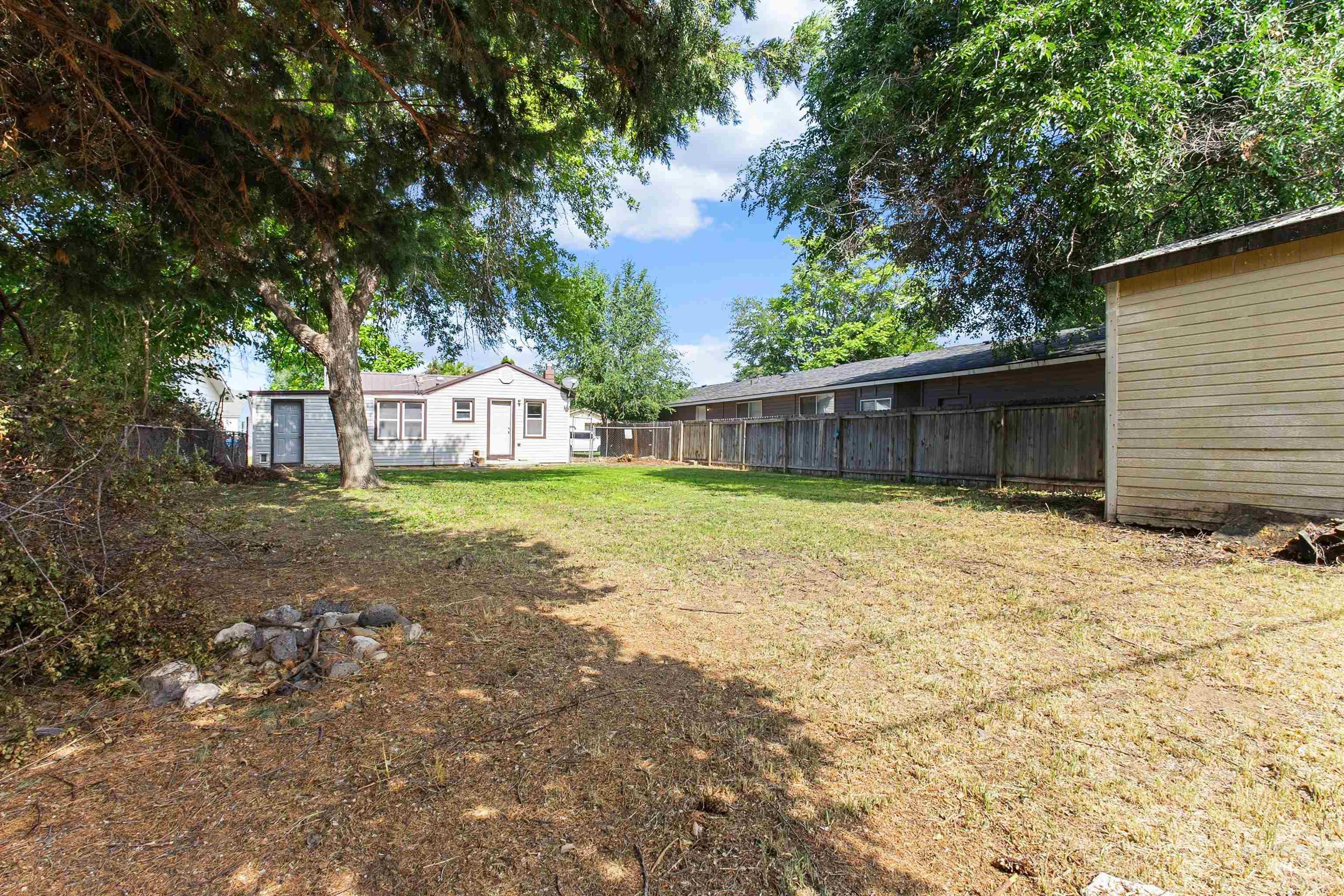 127 Shoshone Ave Property Photo 3