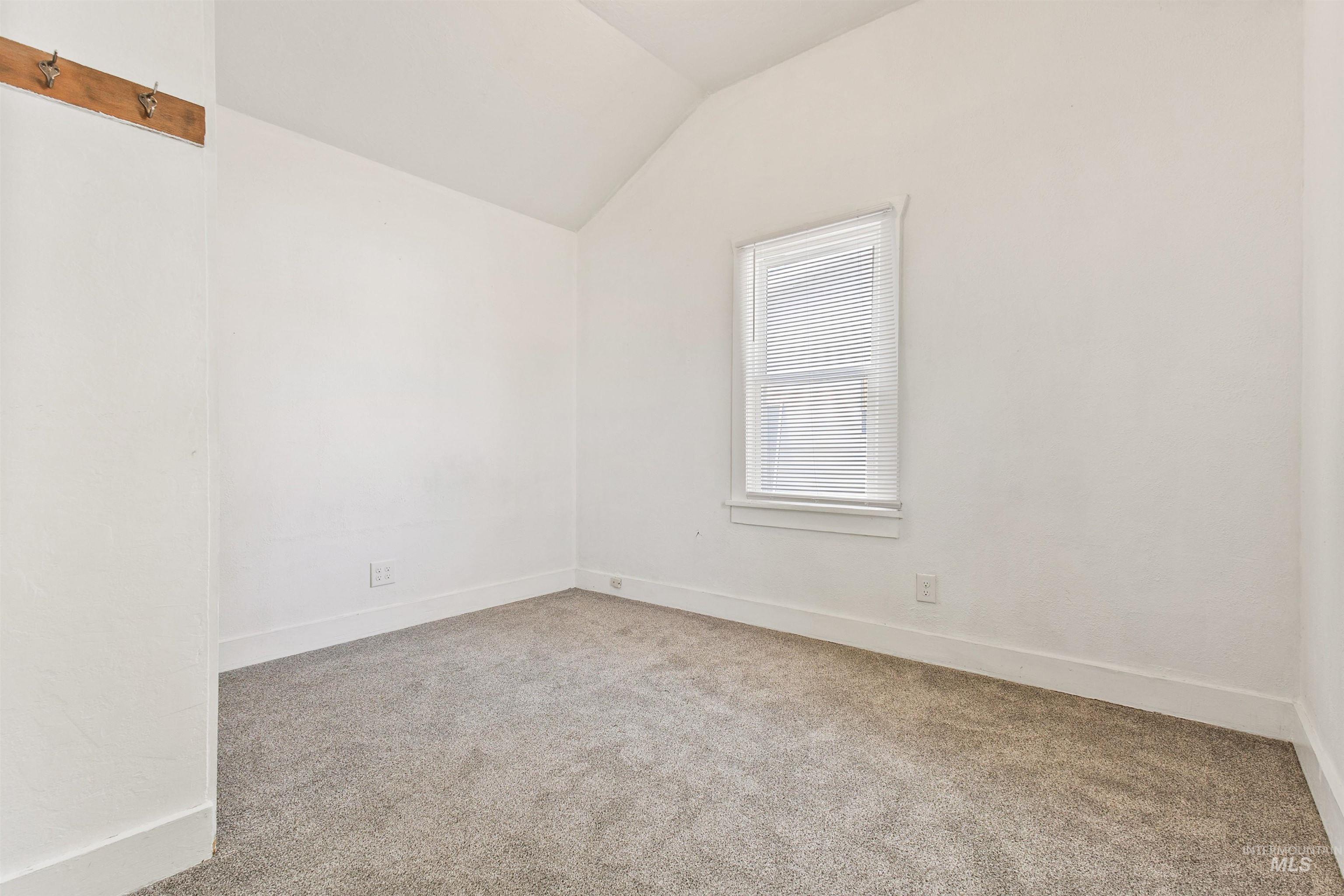 127 Shoshone Ave Property Photo 9